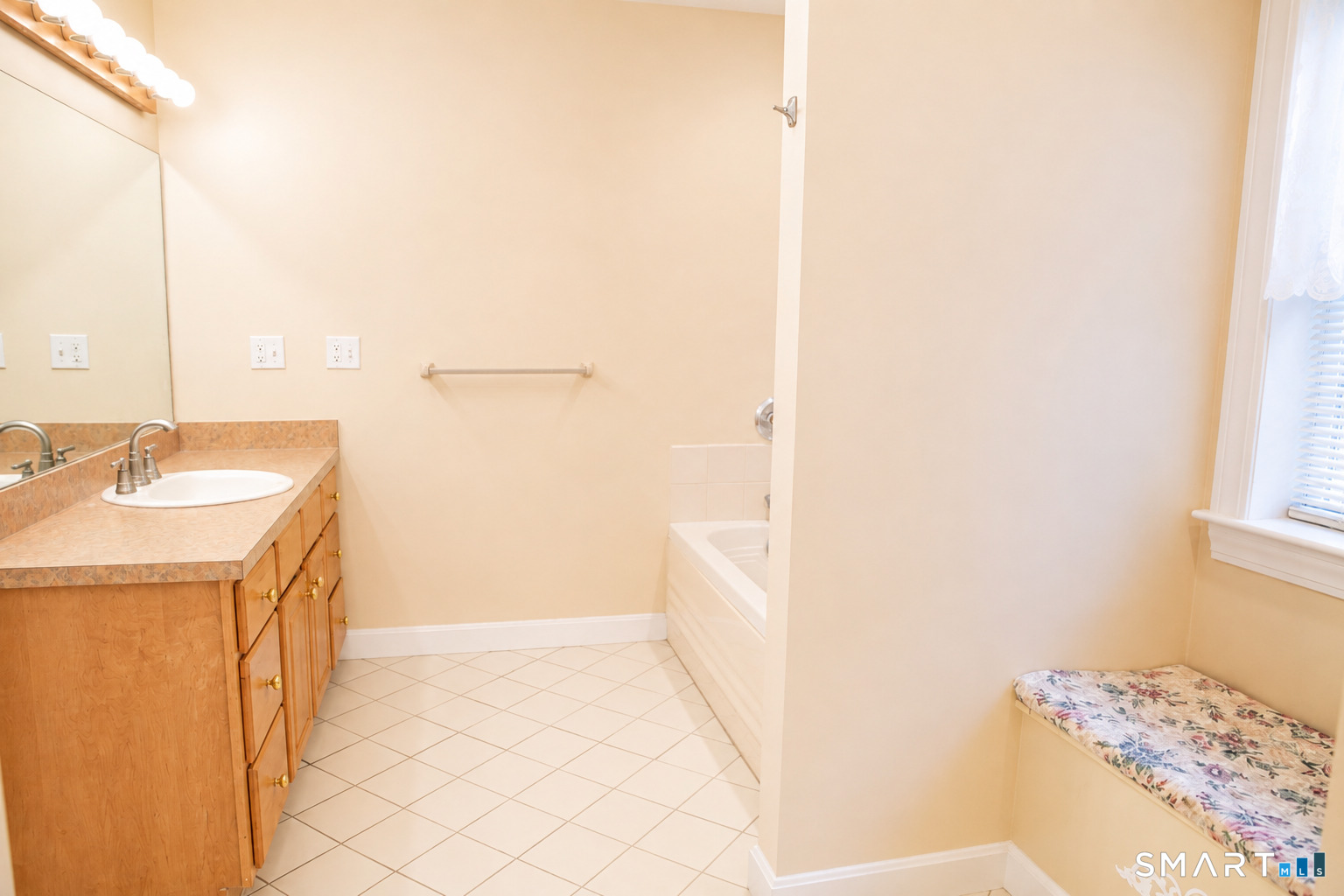 46 Washington Drive photo 17