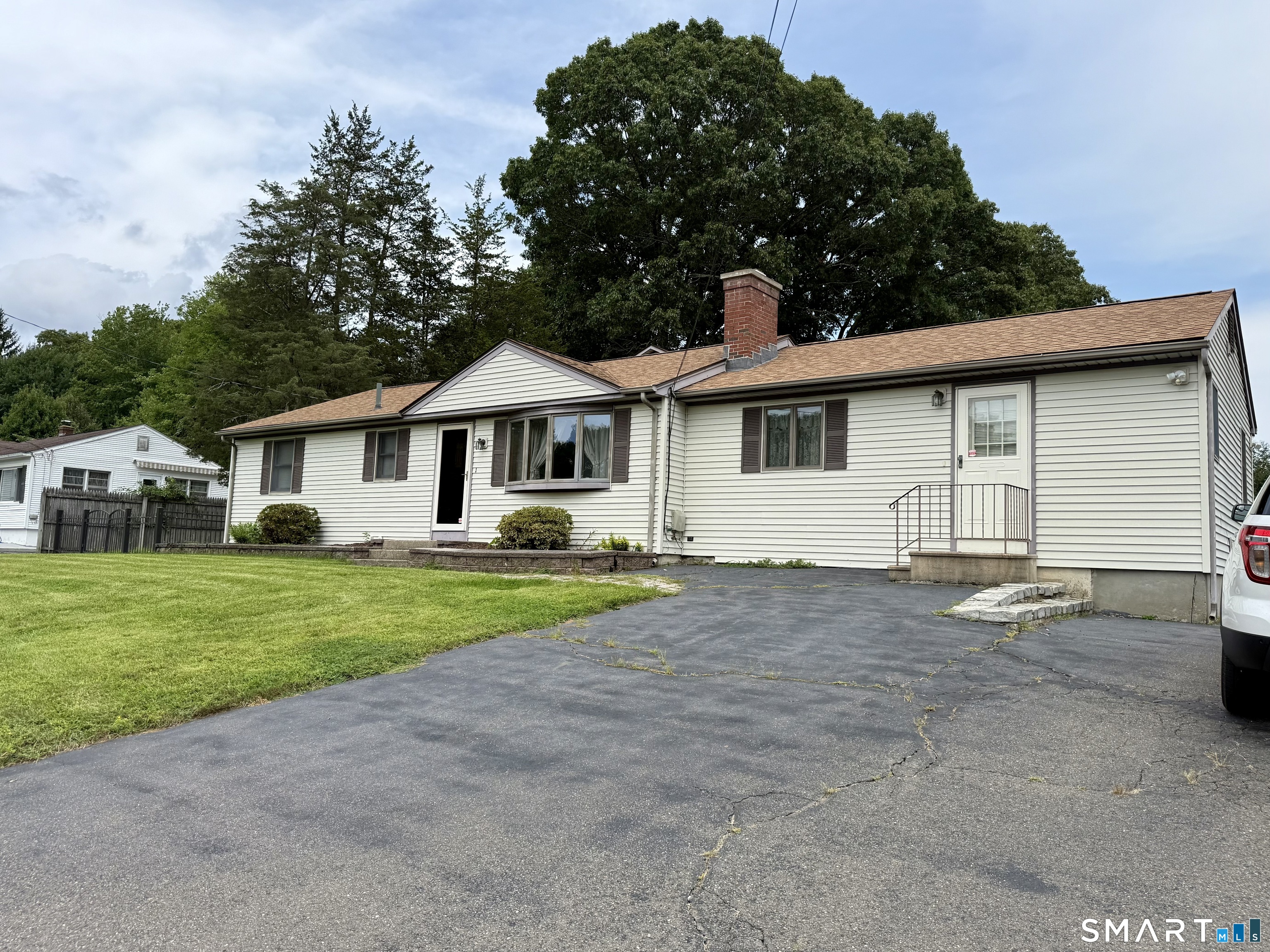 232 Lakeside Boulevard East