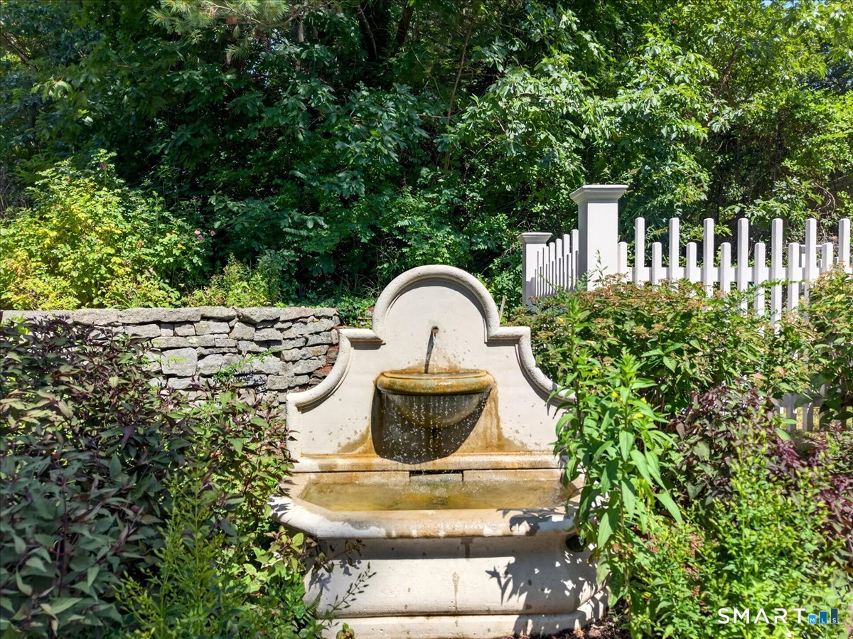 25 Johnny Cake Hill Road photo 40