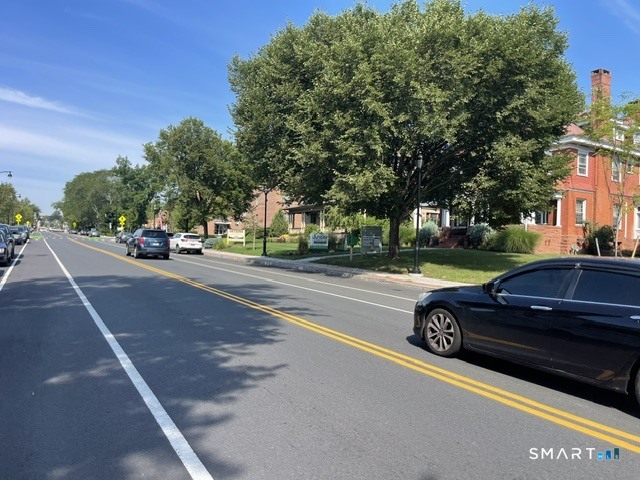 593 Farmington Avenue photo 8