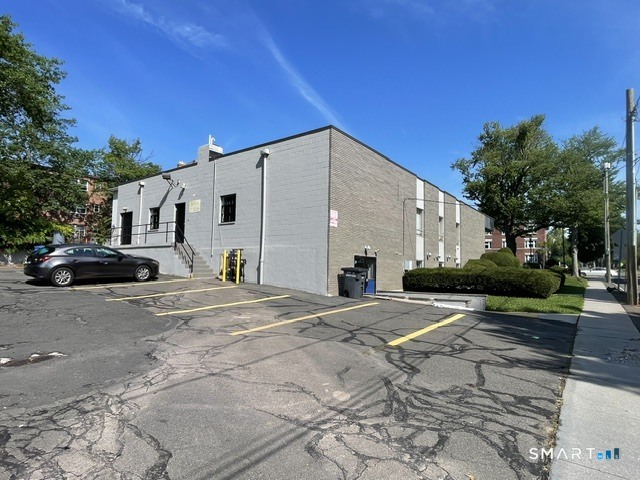 593 Farmington Avenue photo 10