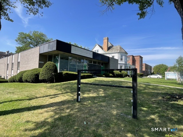 593 Farmington Avenue photo 3