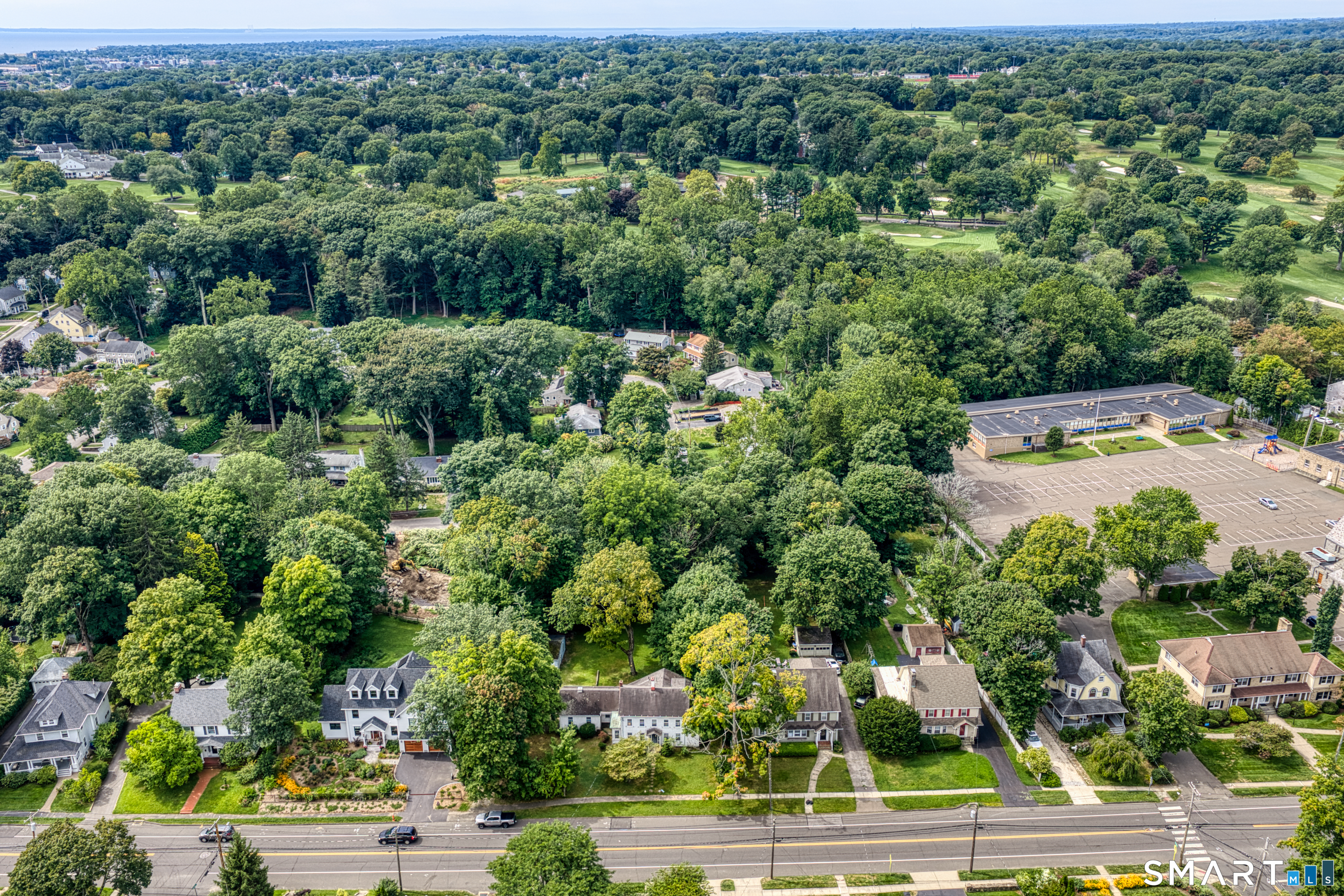 Photo 14 of Single family home for sale at 475 Stratfield Rd, Fairfield, CT 06825 | MLS# 24202367 | Listing updated on 2026-09-02