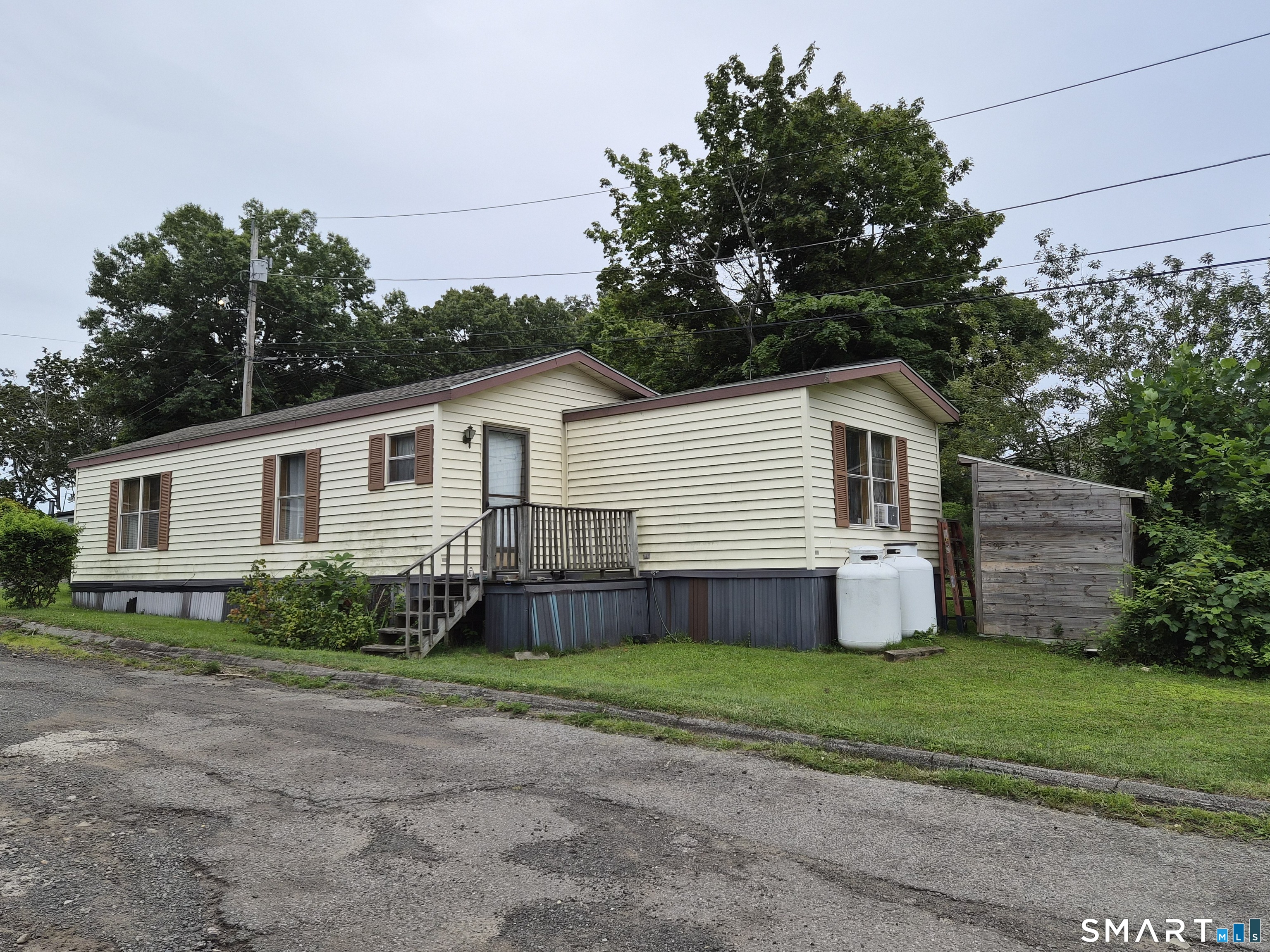 690 Jones Hill Road, West Haven
