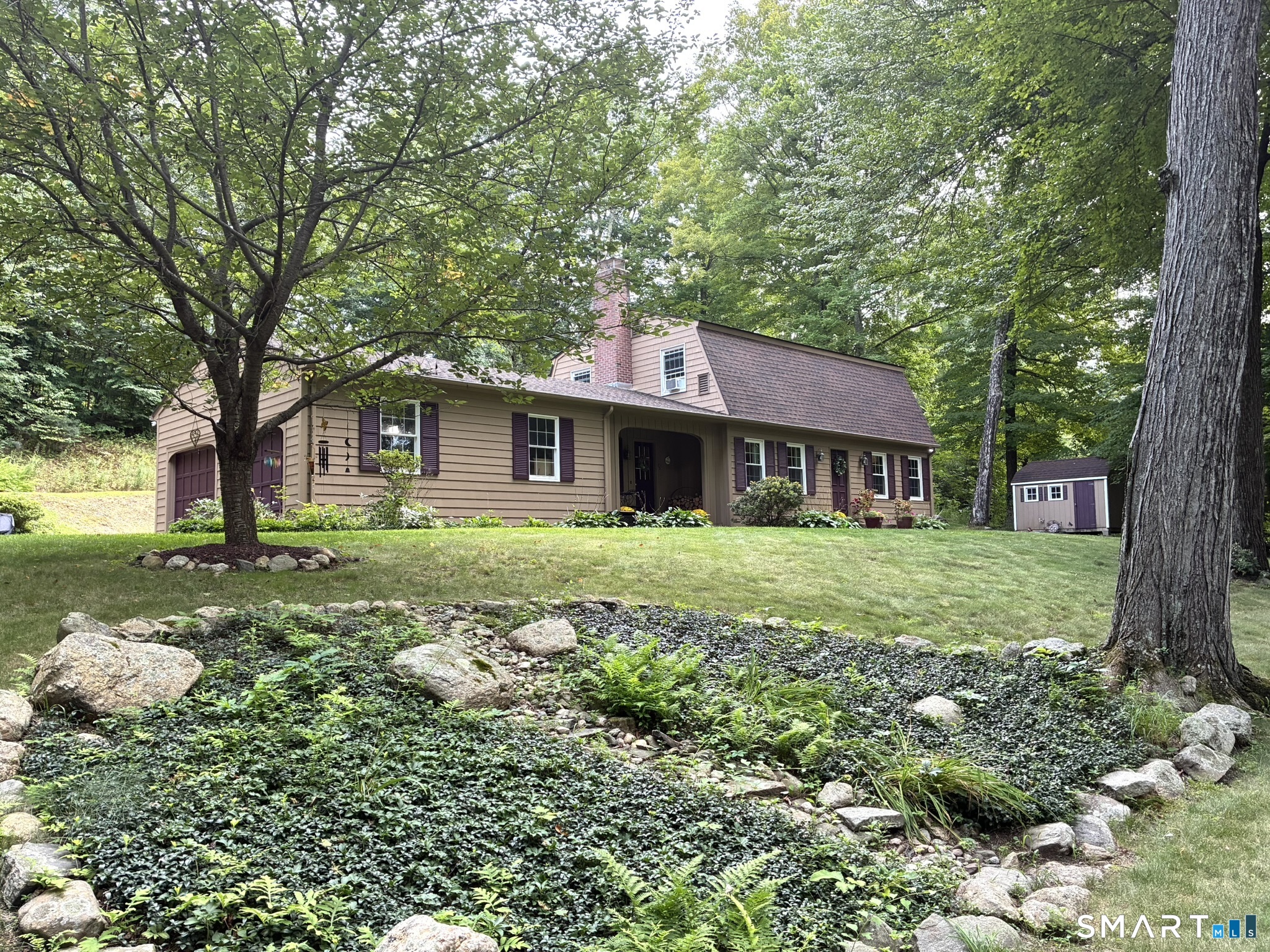 75 Maple Avenue West photo 2