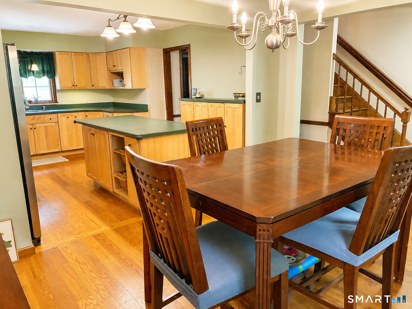 75 Maple Avenue West photo 5