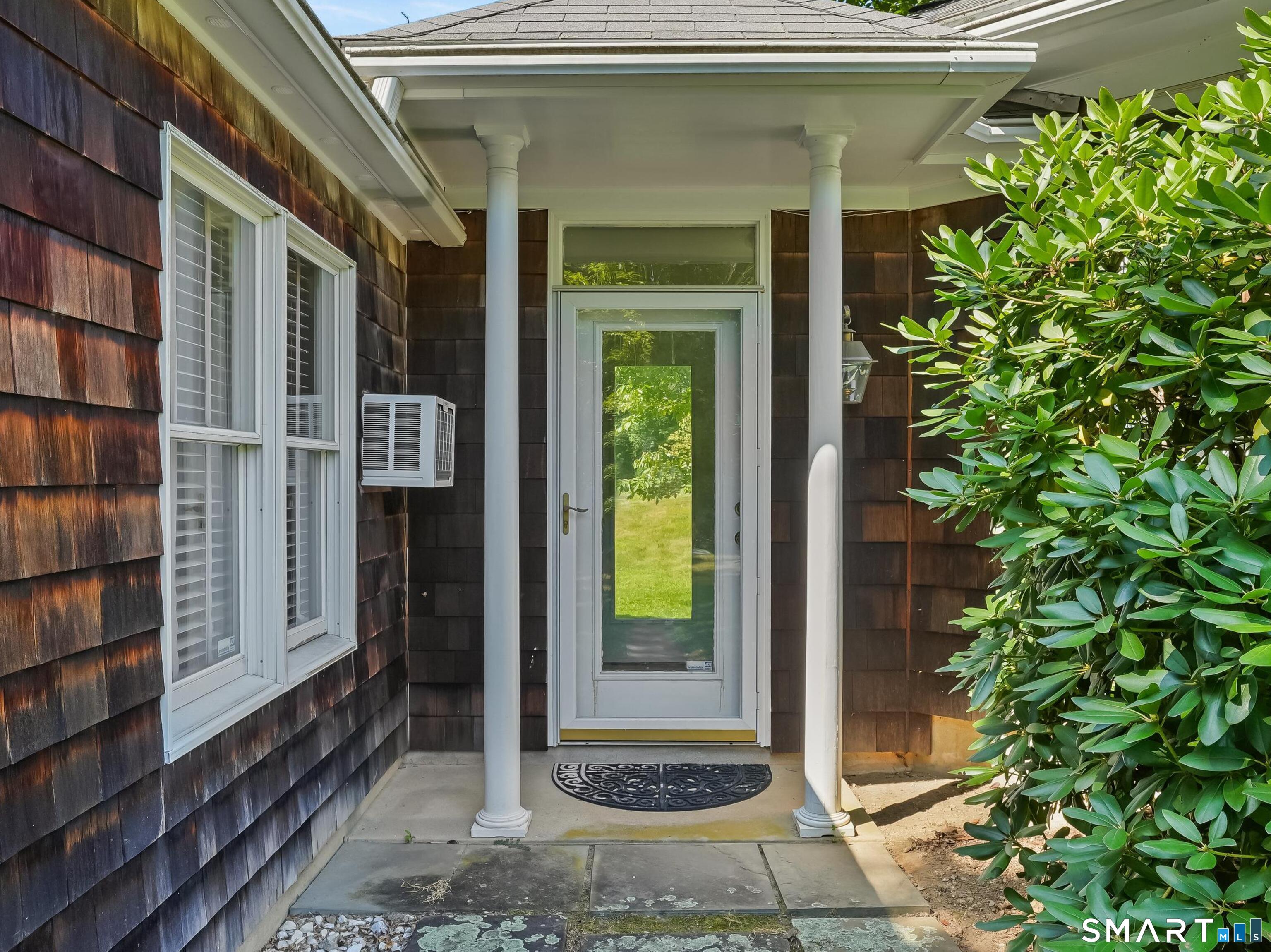 106 Spoonwood Road, Wilton, Connecticut photo 2