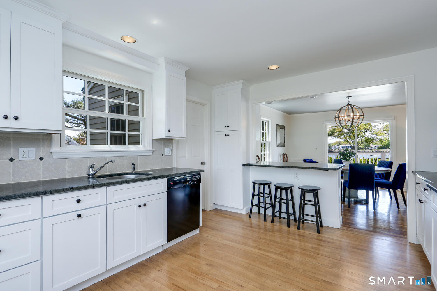 175 Dolphin Cove Quay, Stamford, Connecticut photo 4