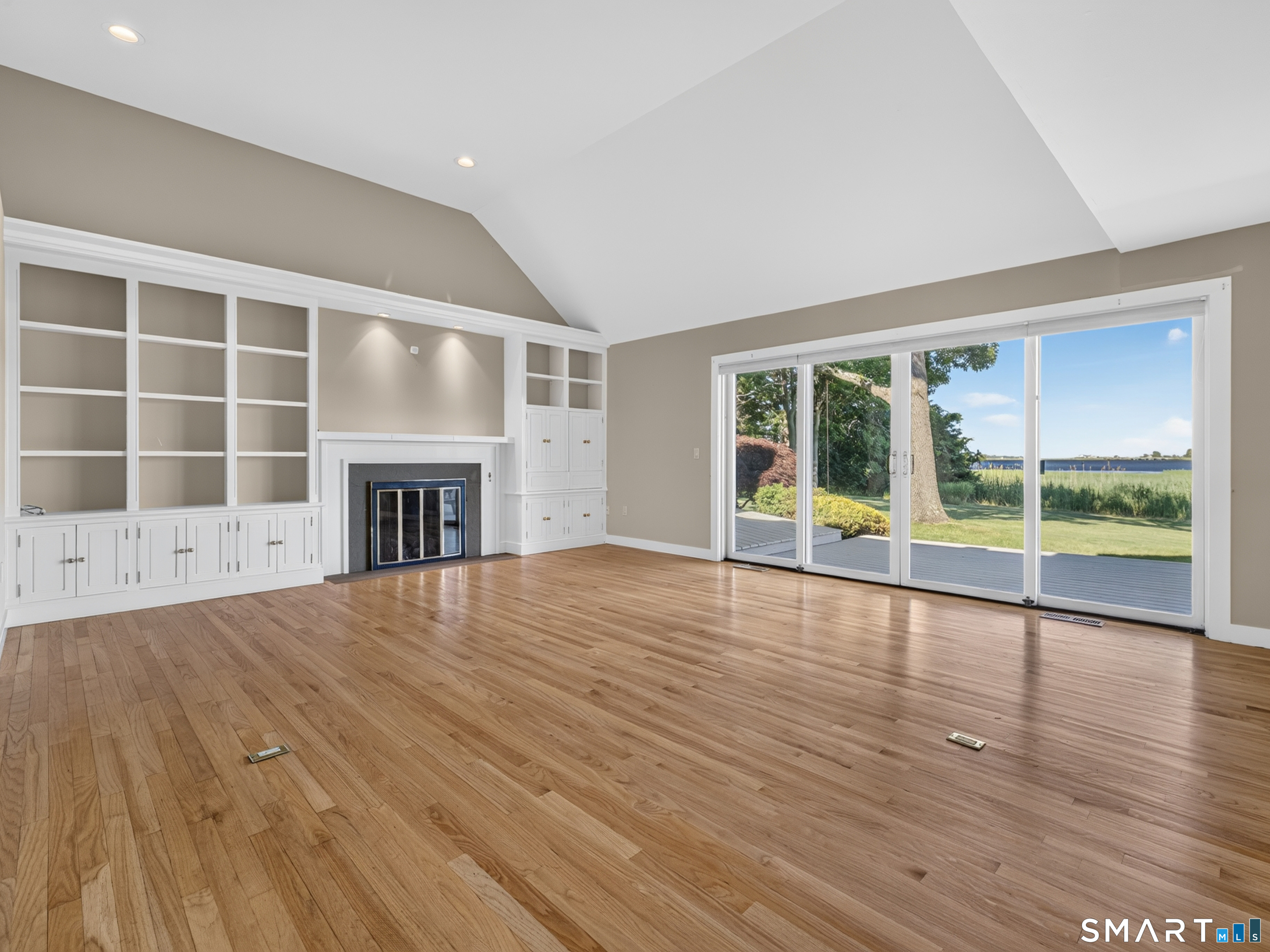 108 Maple Avenue photo 10