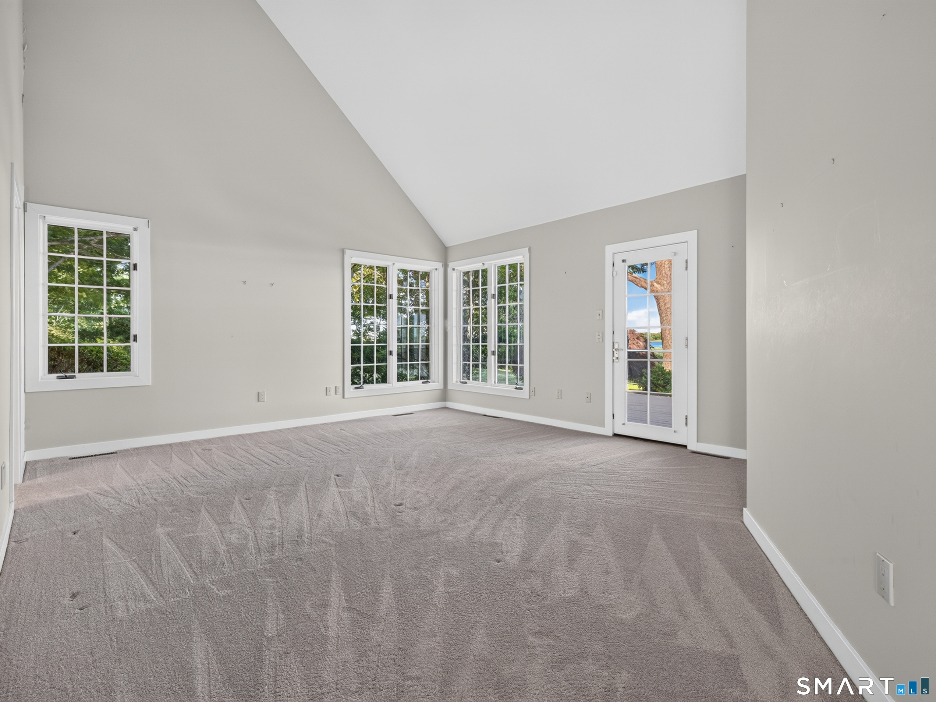108 Maple Avenue photo 22