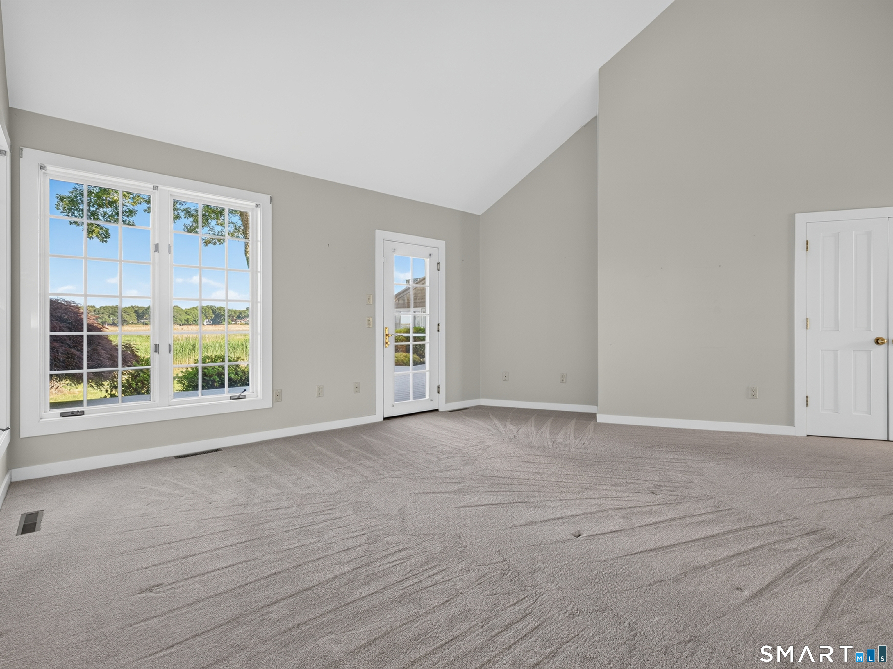 108 Maple Avenue photo 24