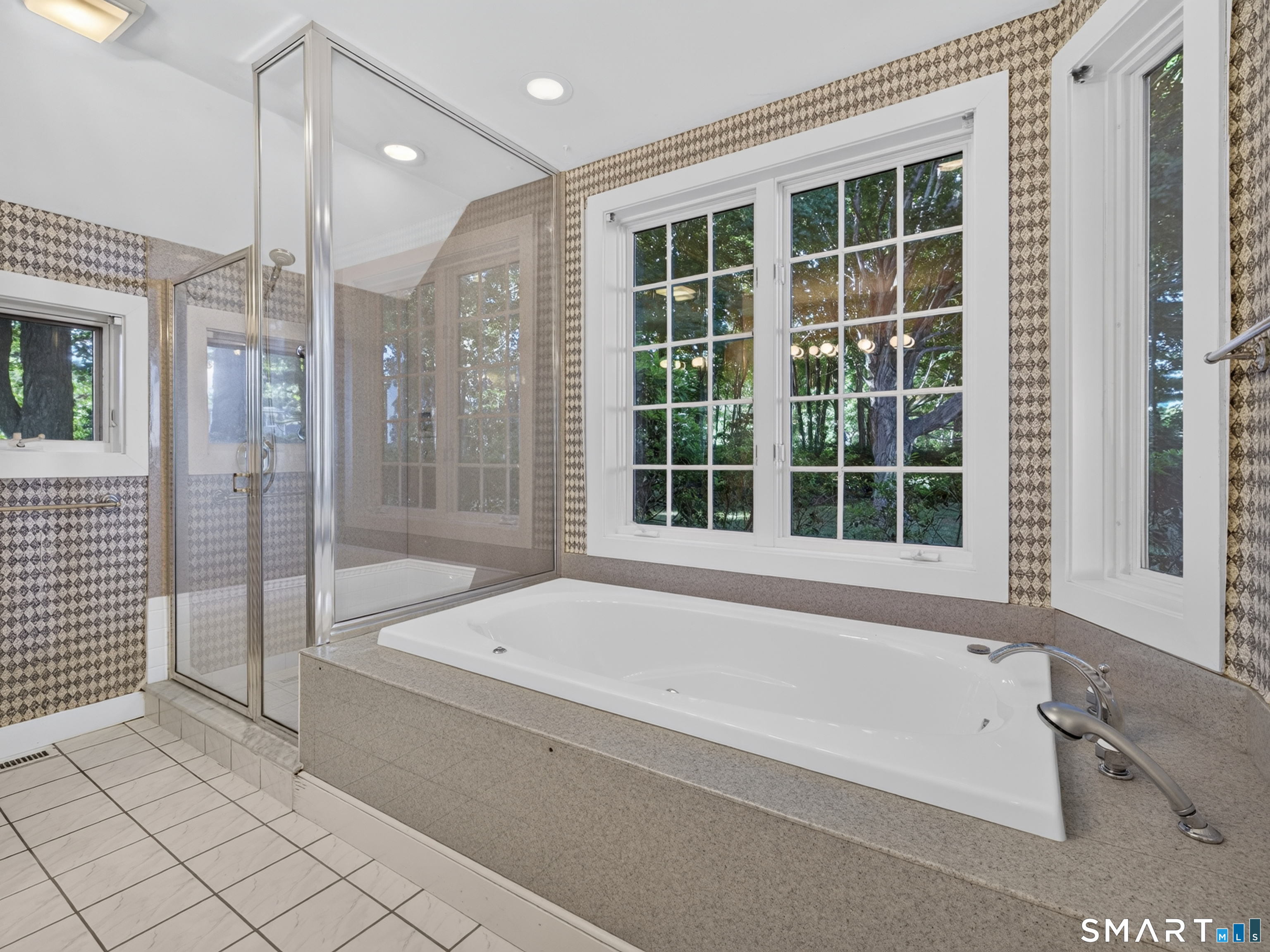 108 Maple Avenue photo 25