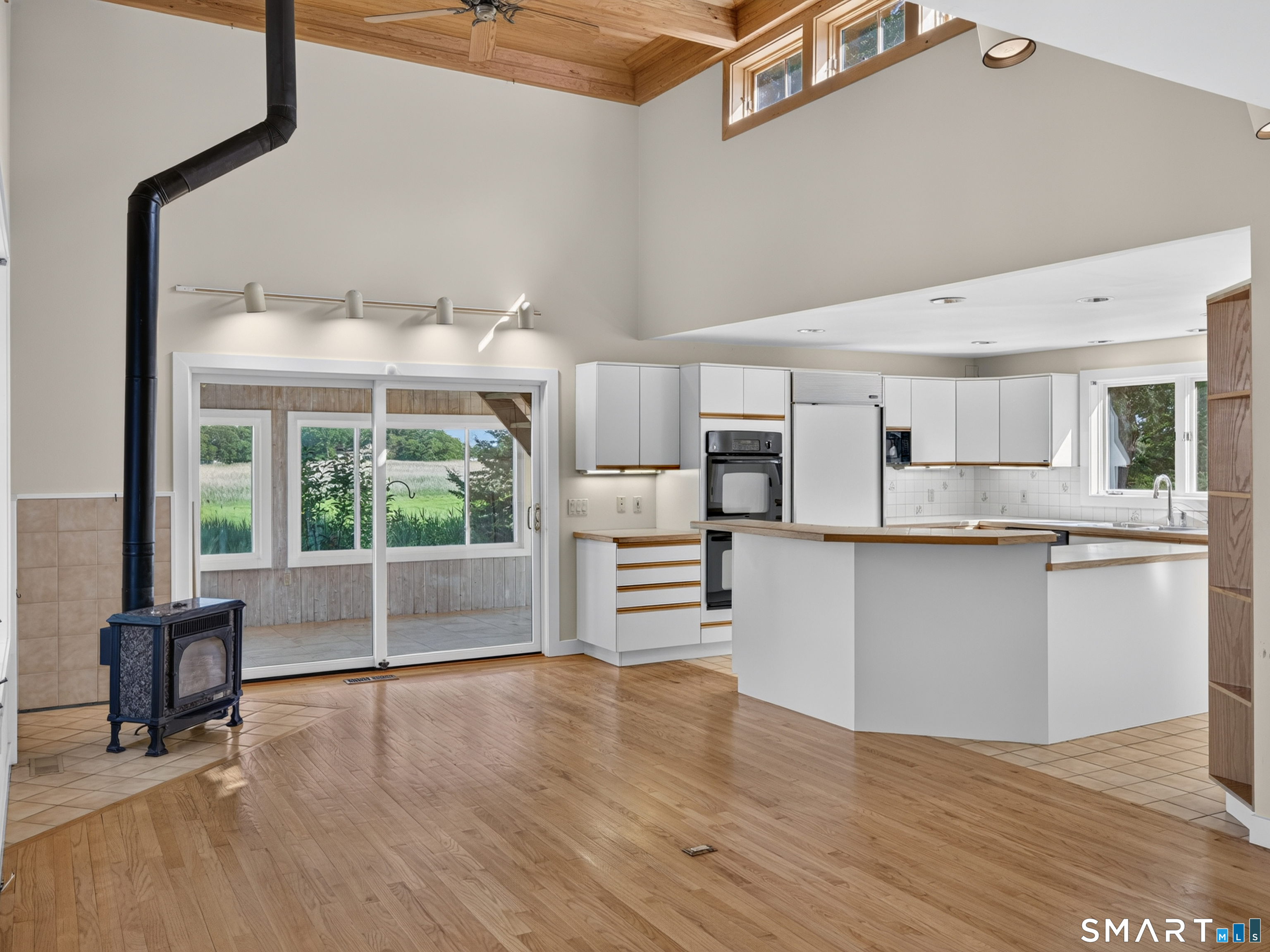 108 Maple Avenue photo 18
