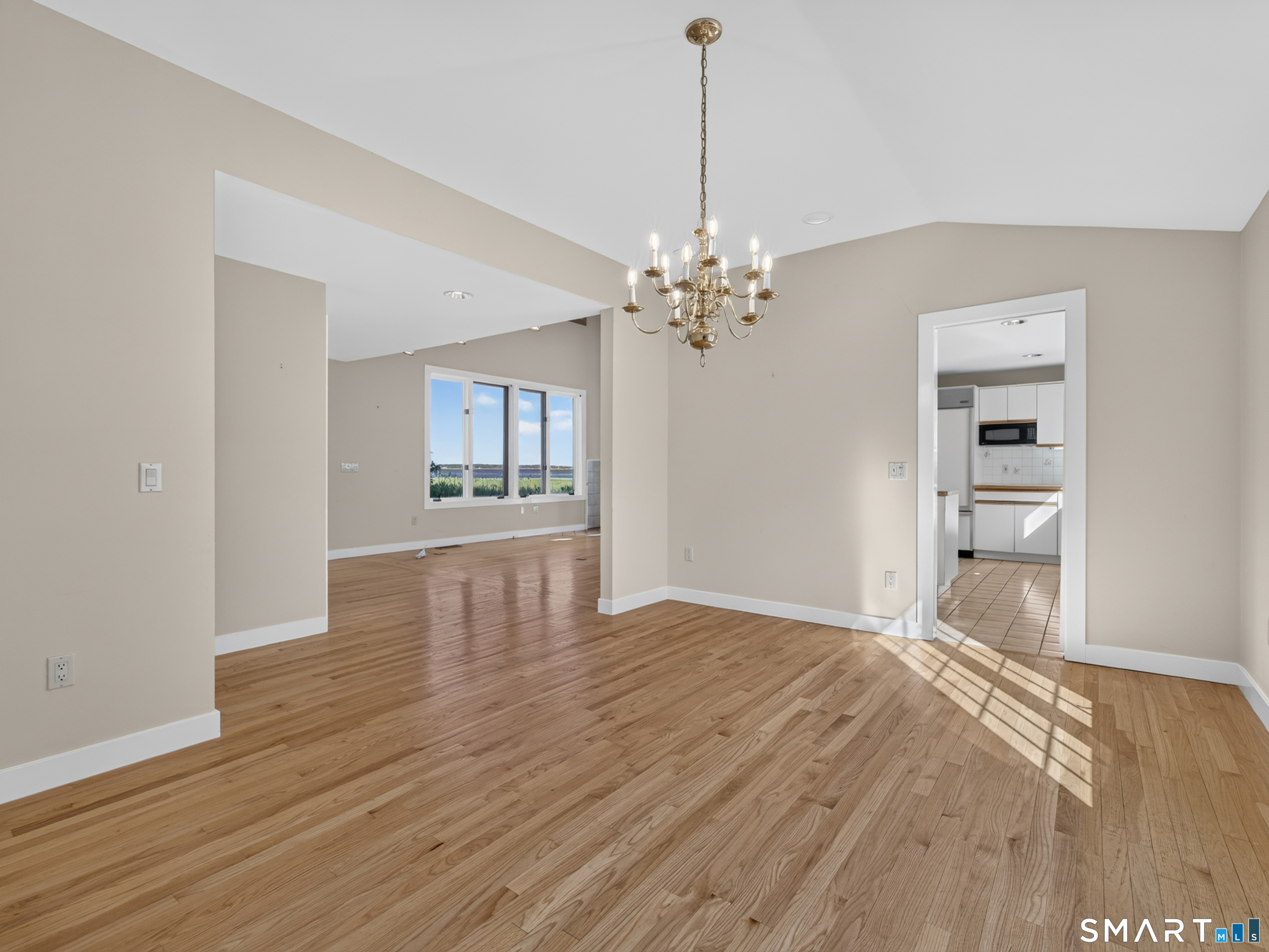 108 Maple Avenue photo 14