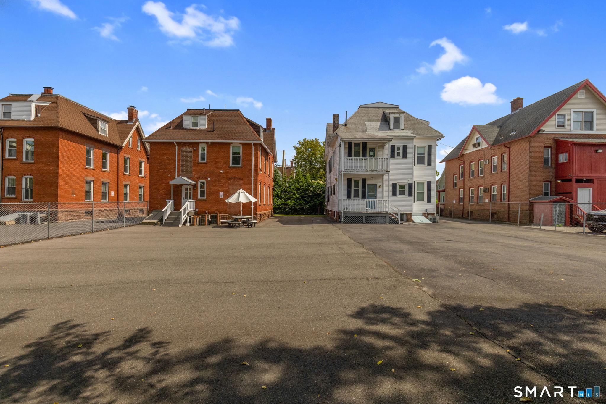 101 Oak Street photo 7