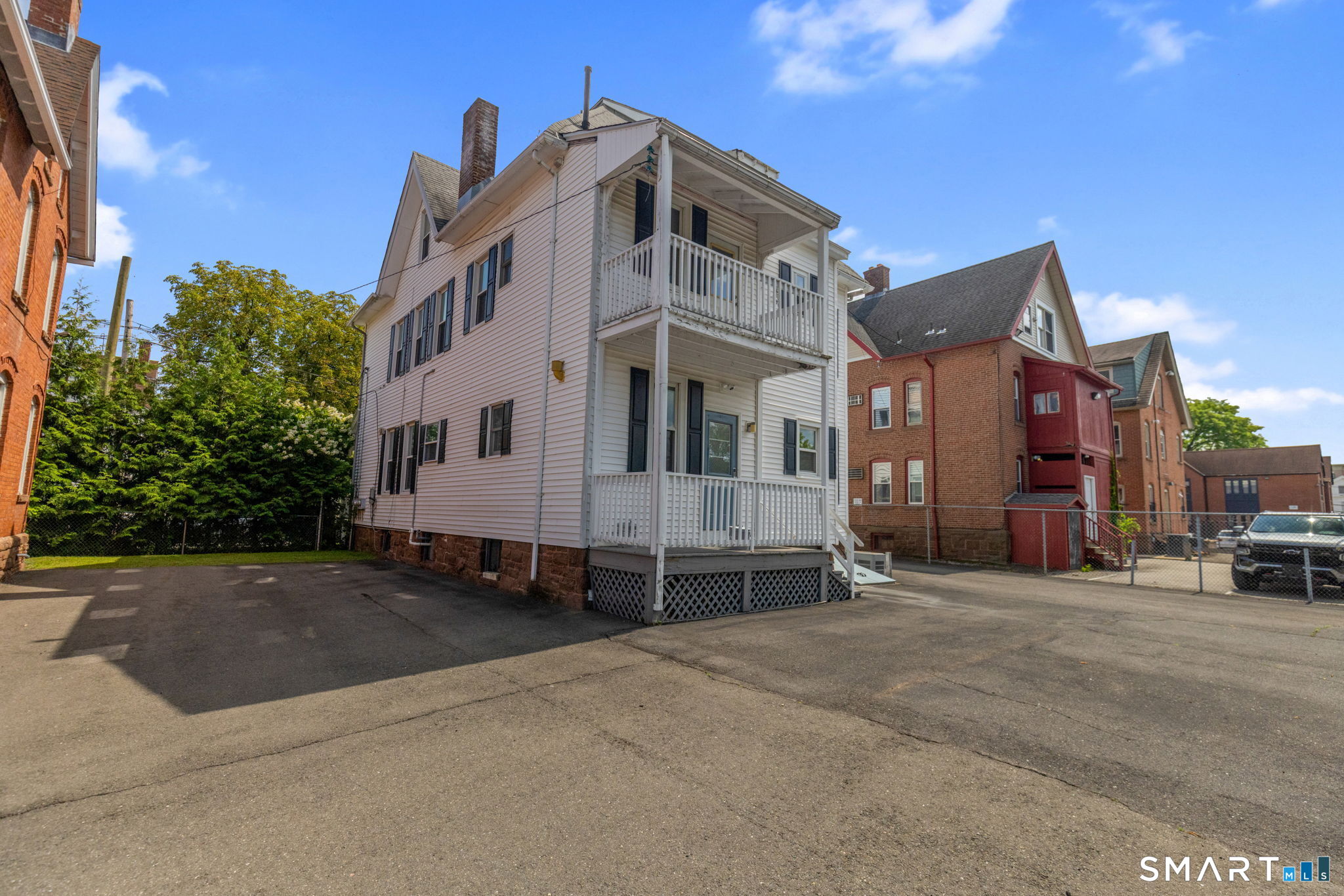 107 Oak Street photo 7