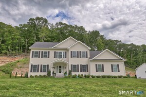 18 Hunting Ridge, Middlebury