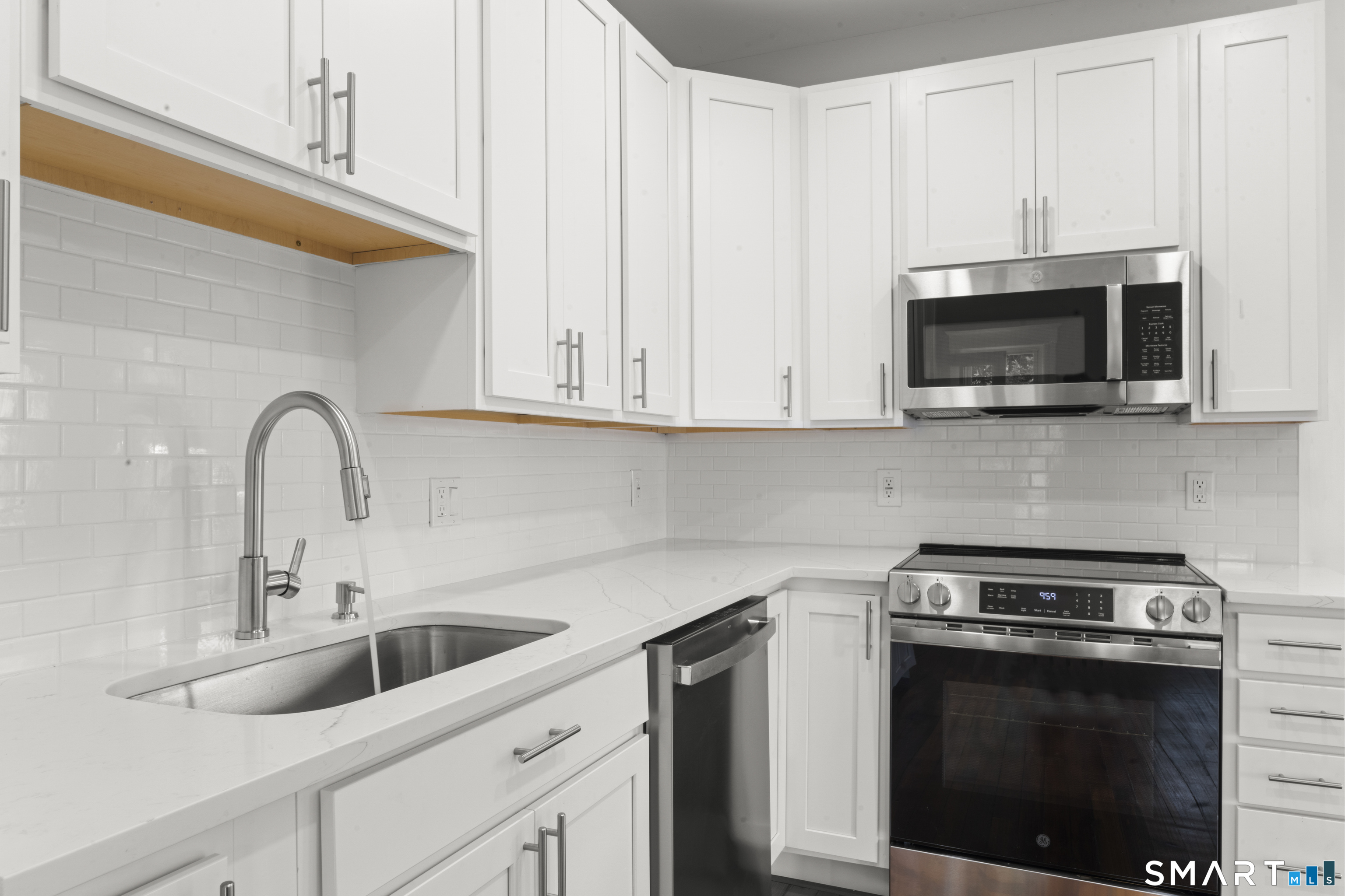 Photo 4 of Single family home for sale at 517 N Main St, Suffield, CT 06078 | MLS# 24203426 | Listing updated on 2026-09-19