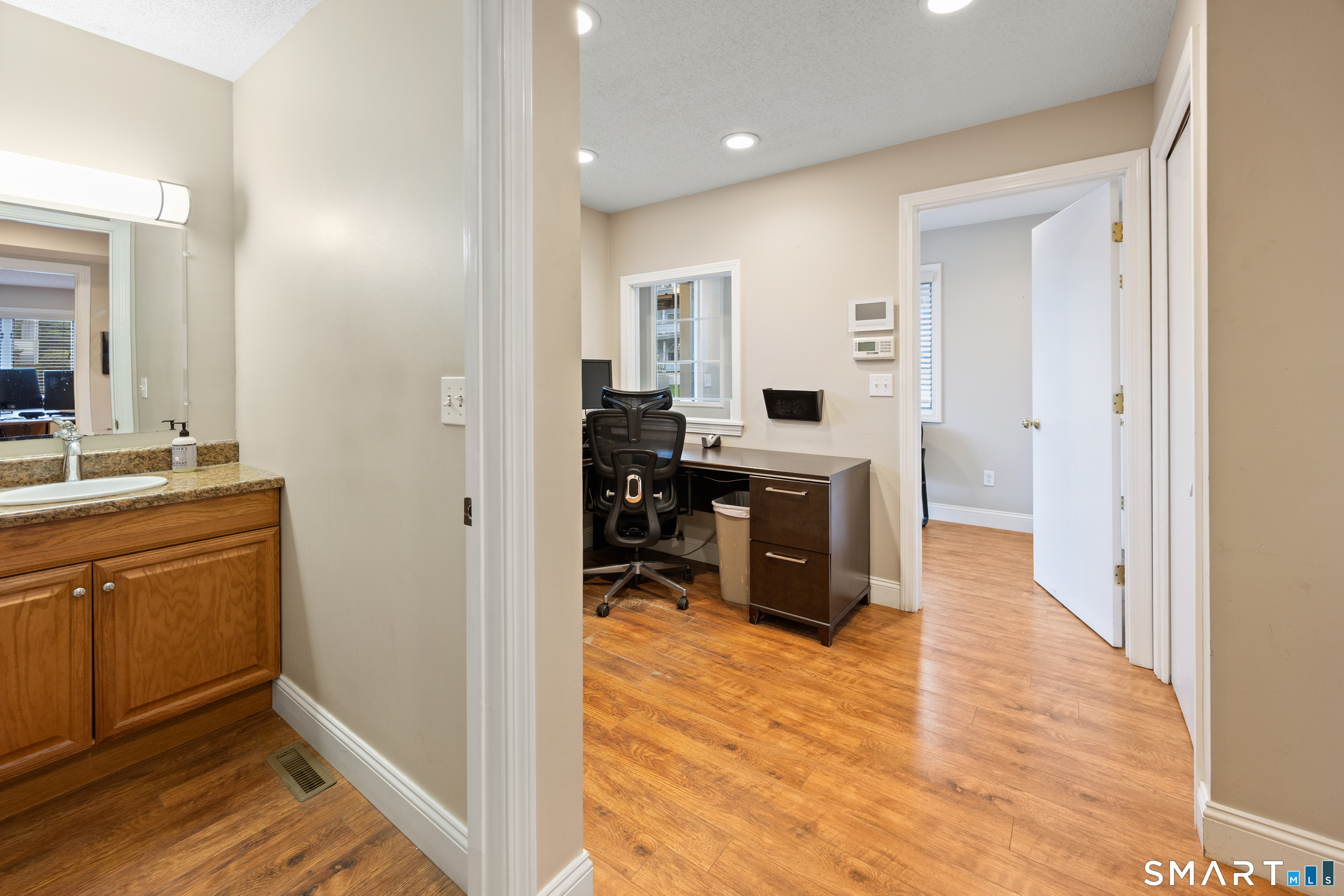 400 Riverside Avenue photo 19