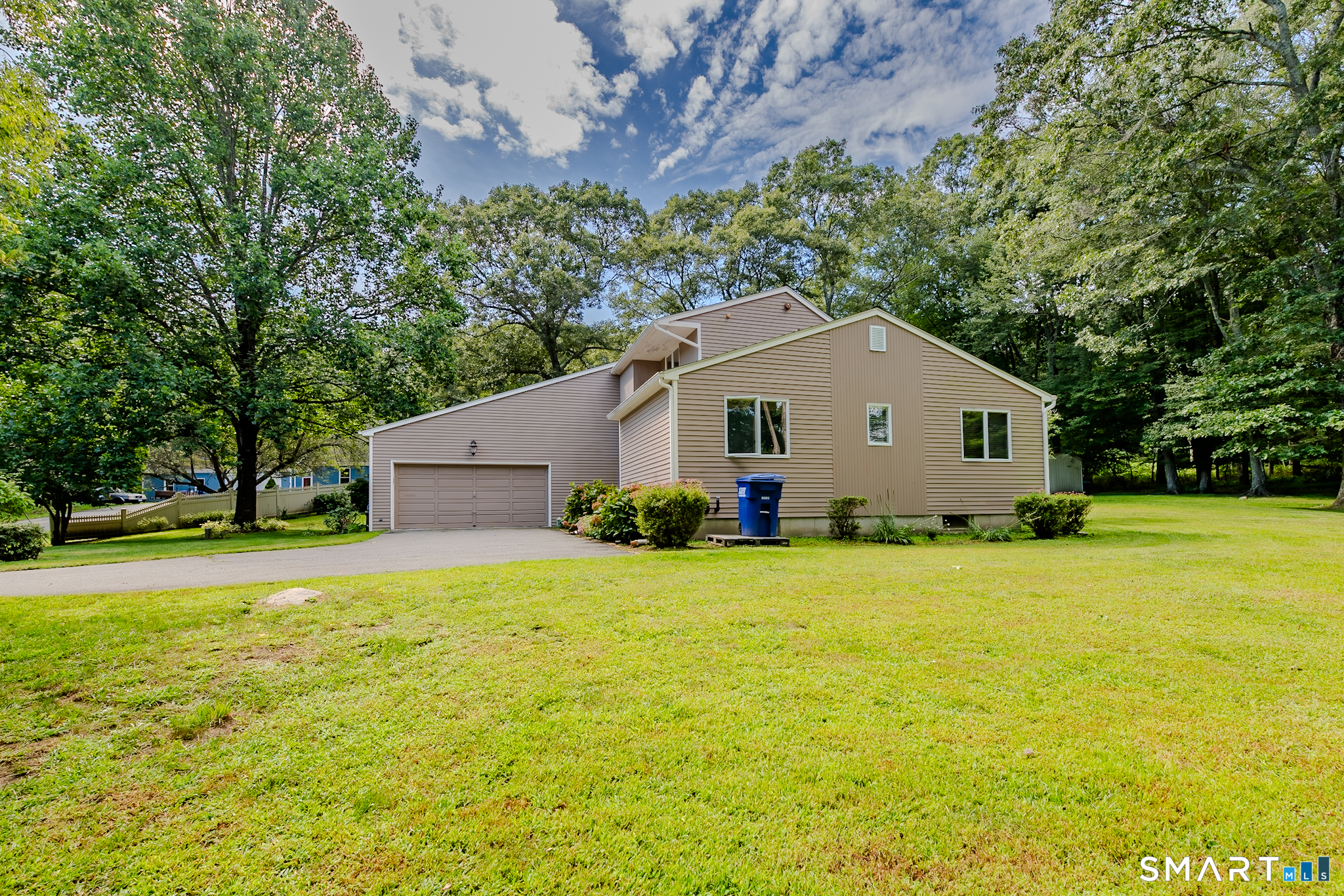 Photo 2 of Single family home for sale at 4 Briarwood Ct, Gales Ferry, CT 06335 | MLS# 24203332 | Listing updated on 2026-09-06