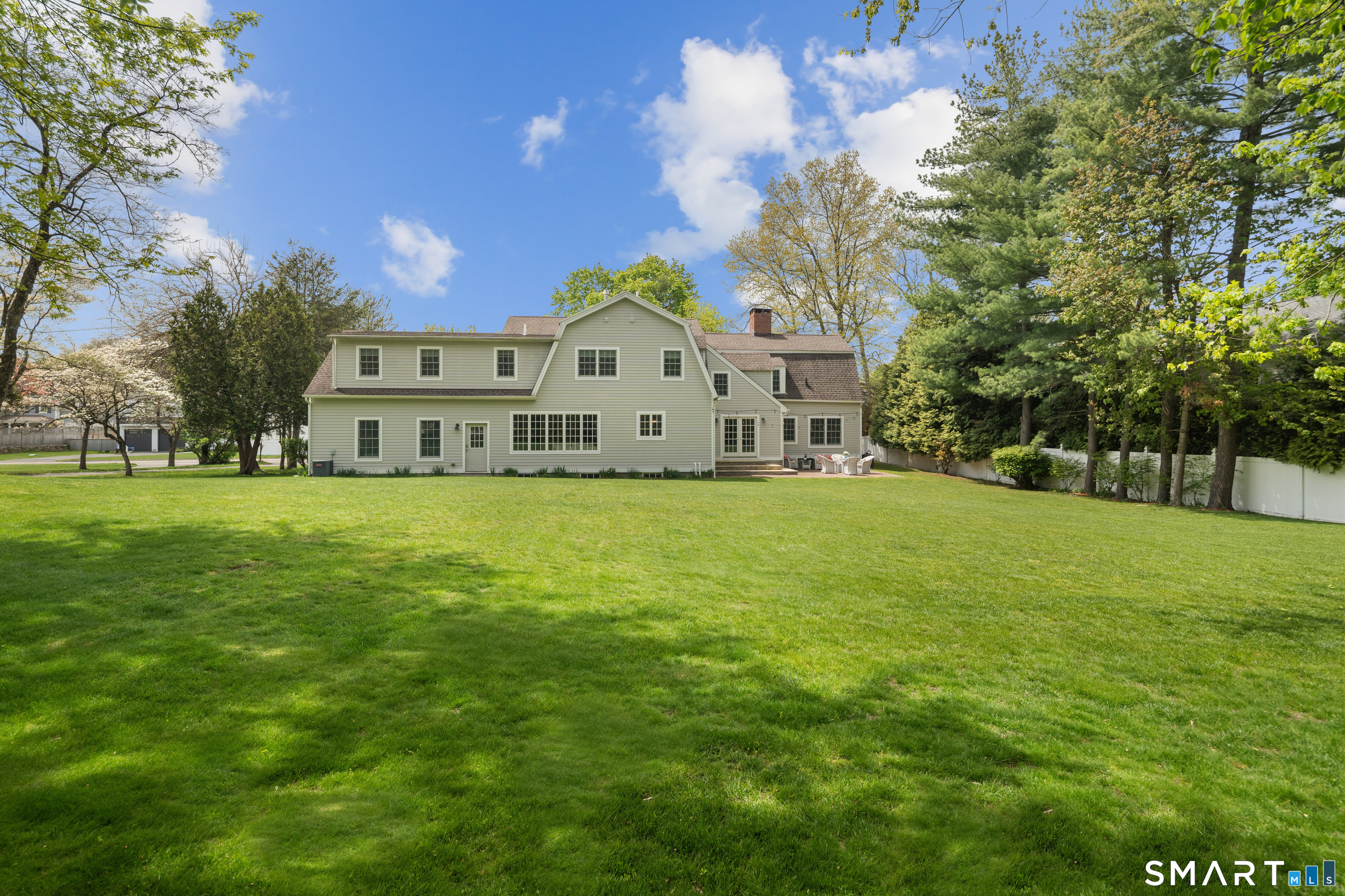 28 Bulkley Avenue North photo 32