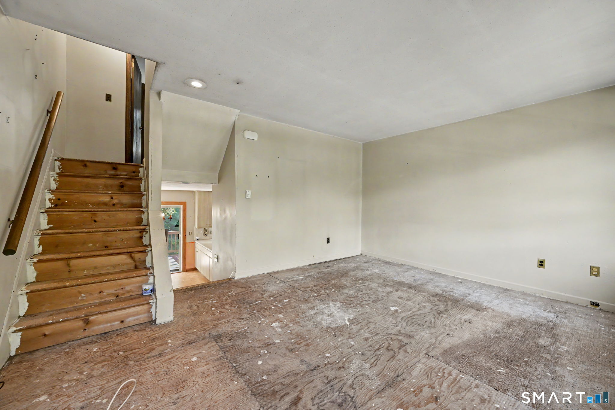12 Camelot Drive, Norwalk, Connecticut photo 4