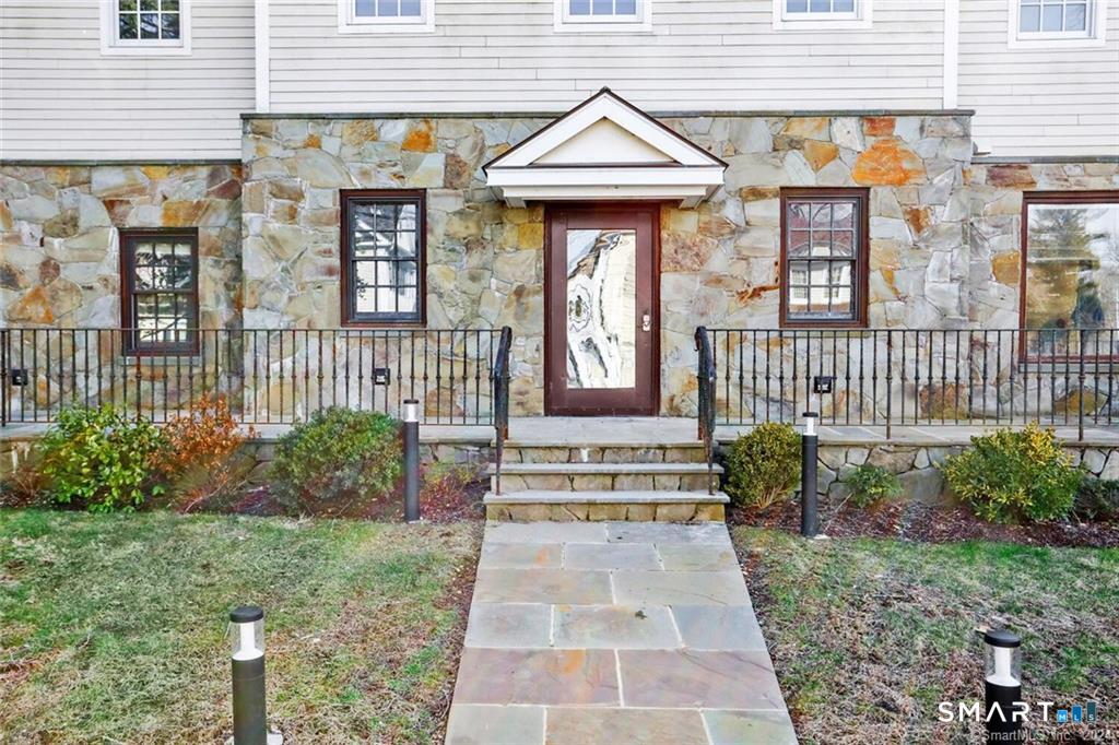 2 Hollyhock Road, Wilton, Connecticut photo 2