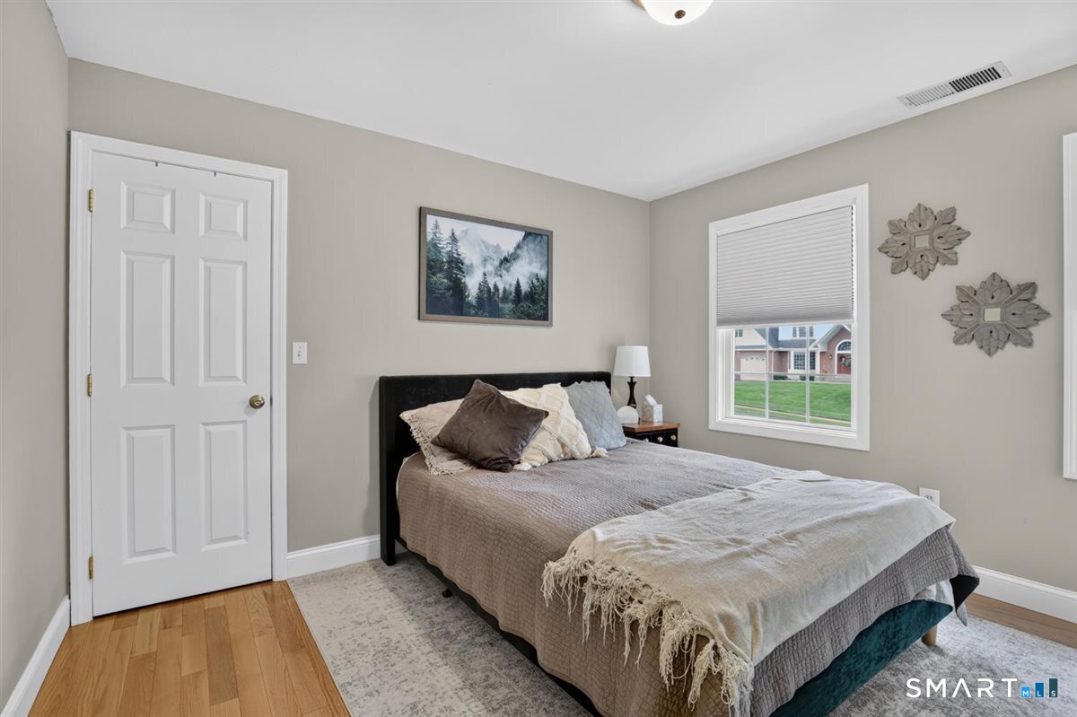 17 Knoll Lane photo 19