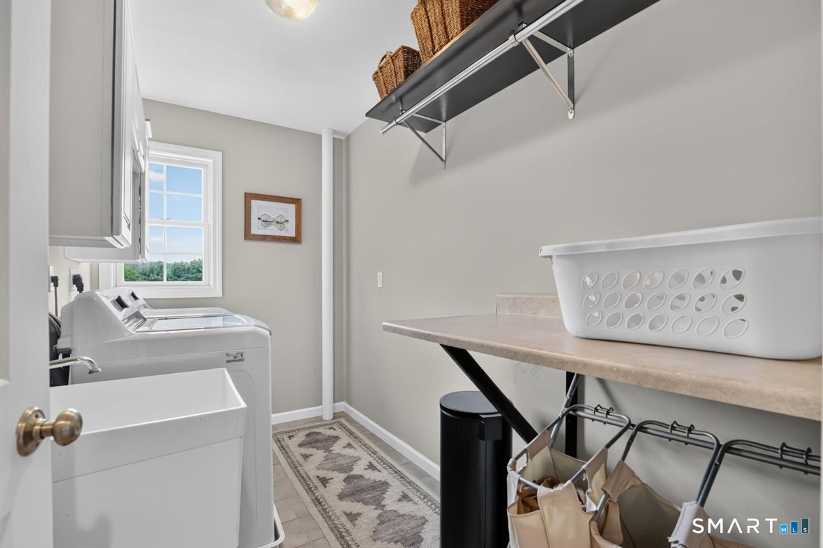17 Knoll Lane photo 23