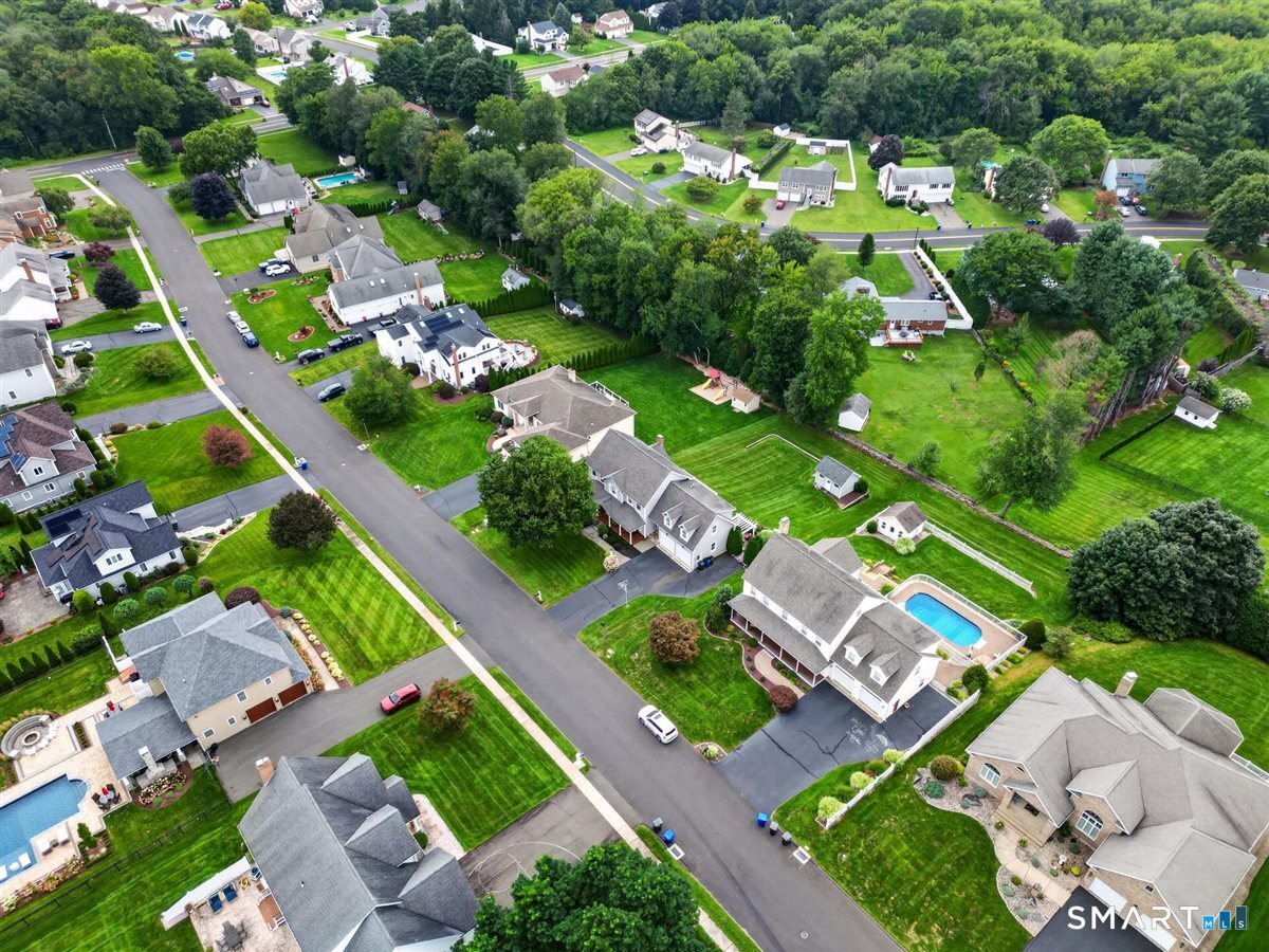 17 Knoll Lane photo 34