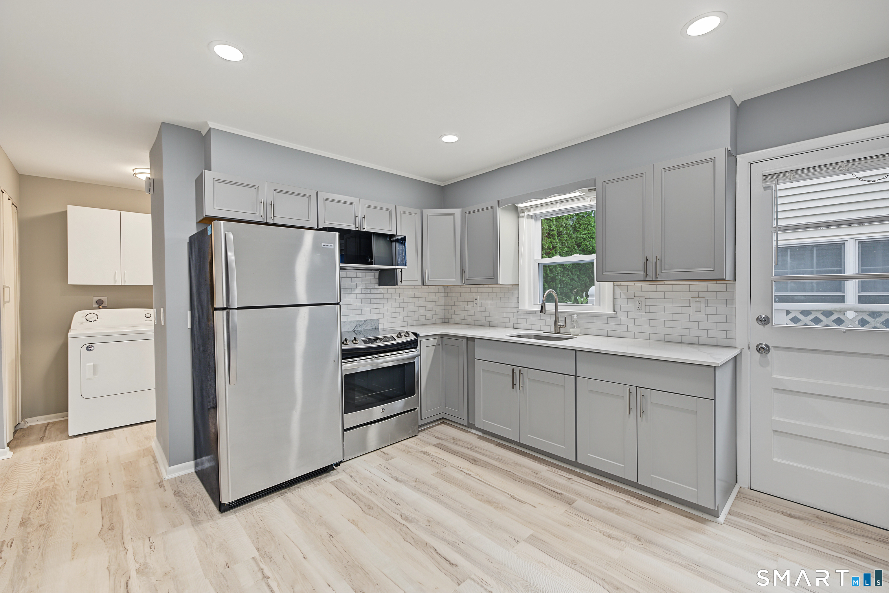 151 Seaside Avenue, Stamford, Connecticut photo 3