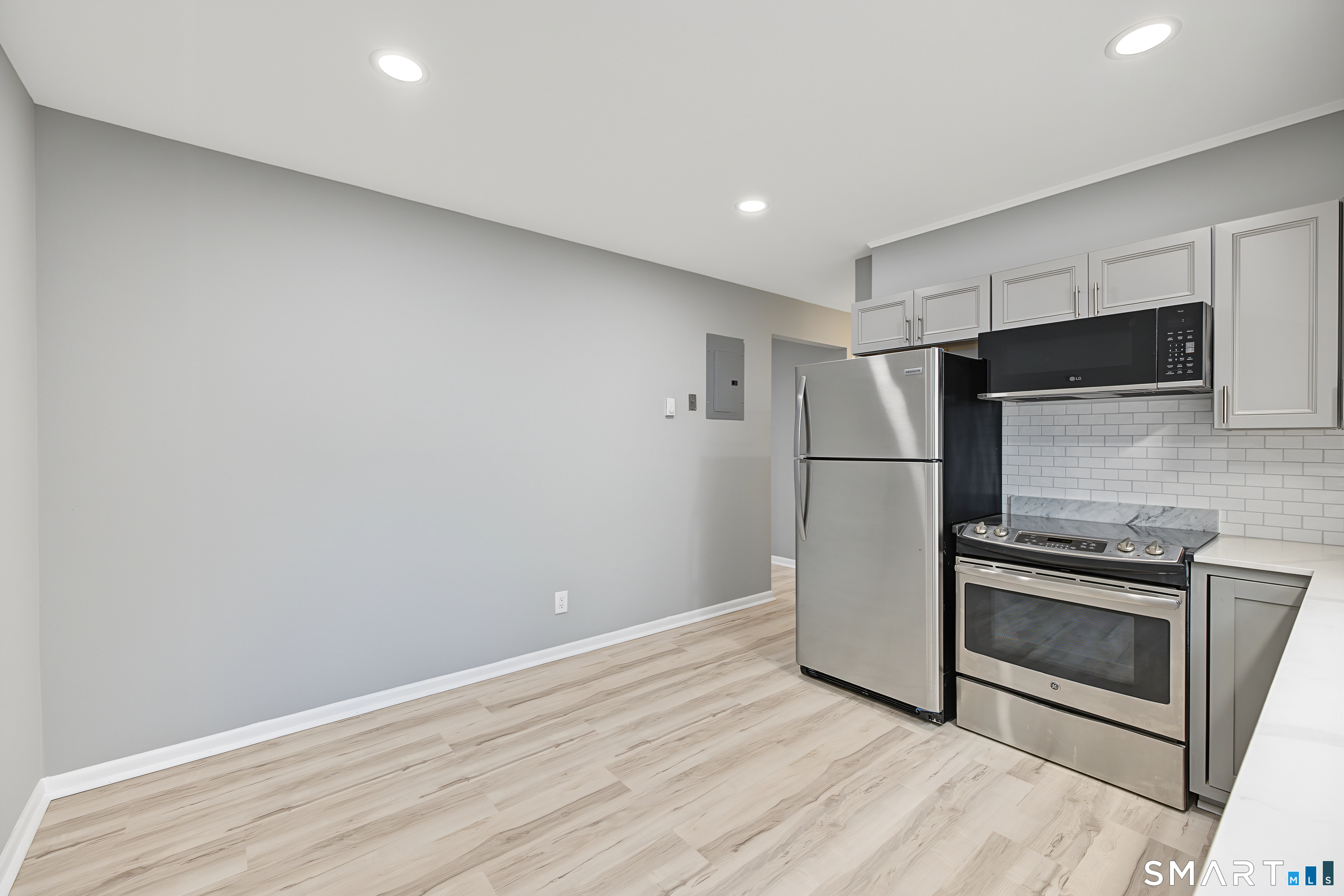 151 Seaside Avenue, Stamford, Connecticut photo 4