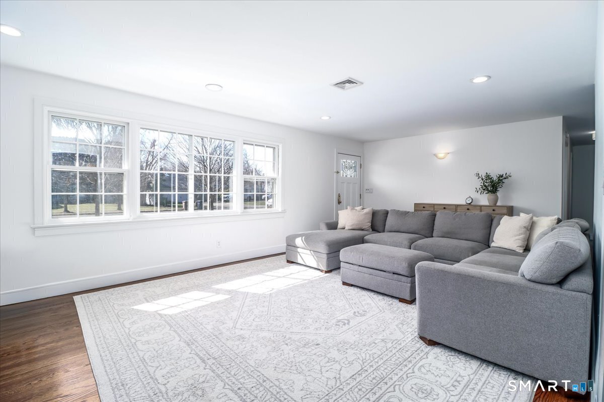 58 Davenport Drive, Stamford, Connecticut photo 4