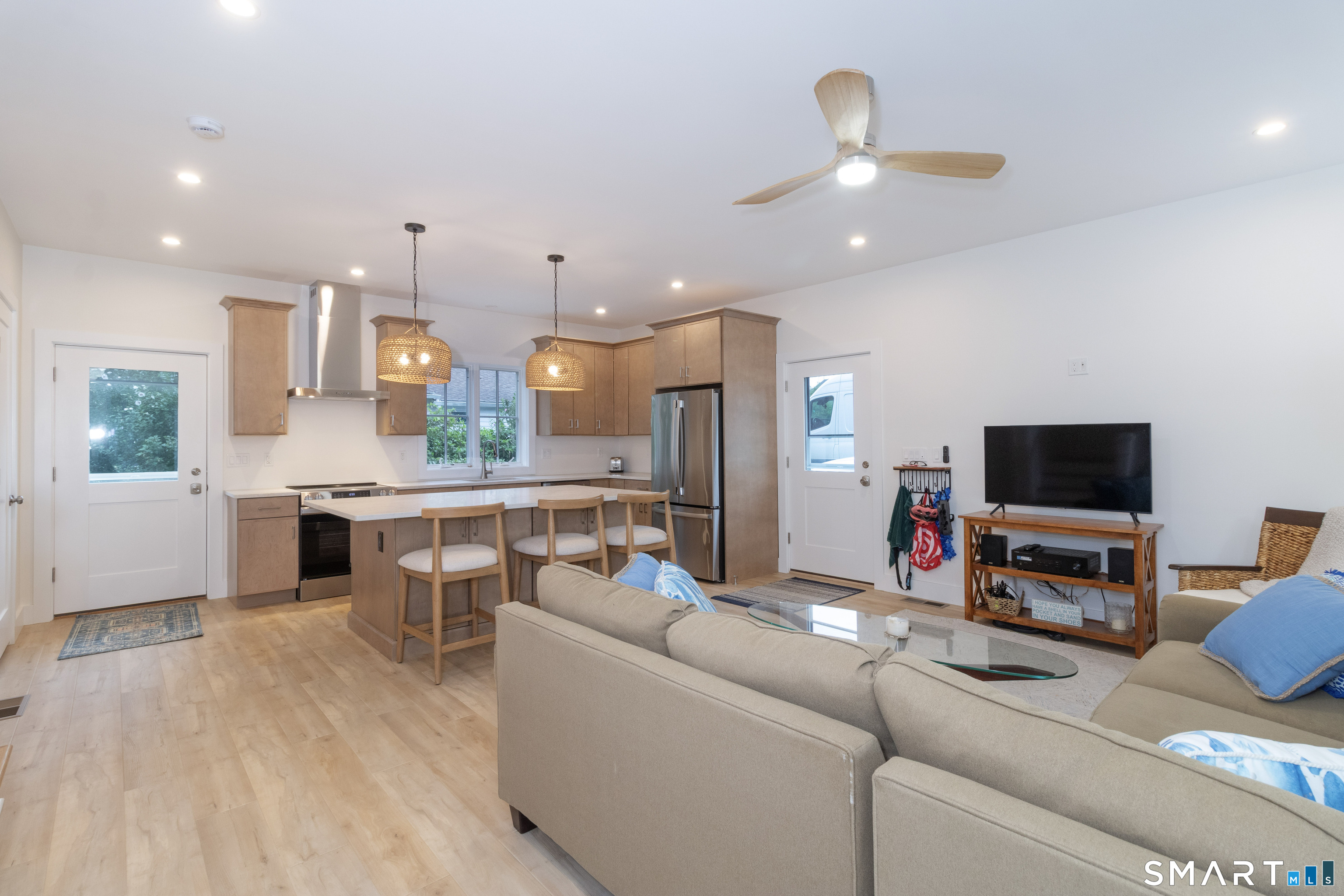 77 Reeves Avenue photo 18