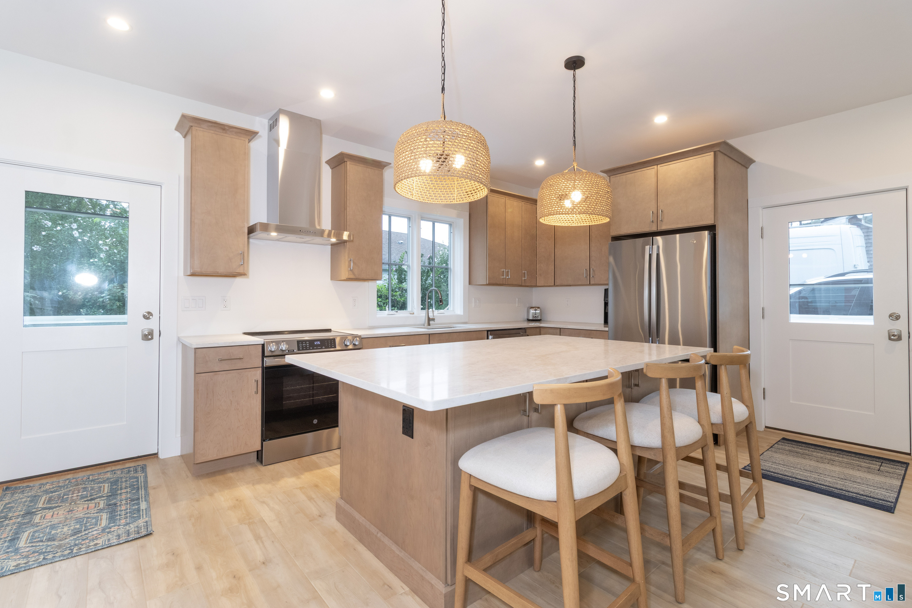 77 Reeves Avenue photo 8