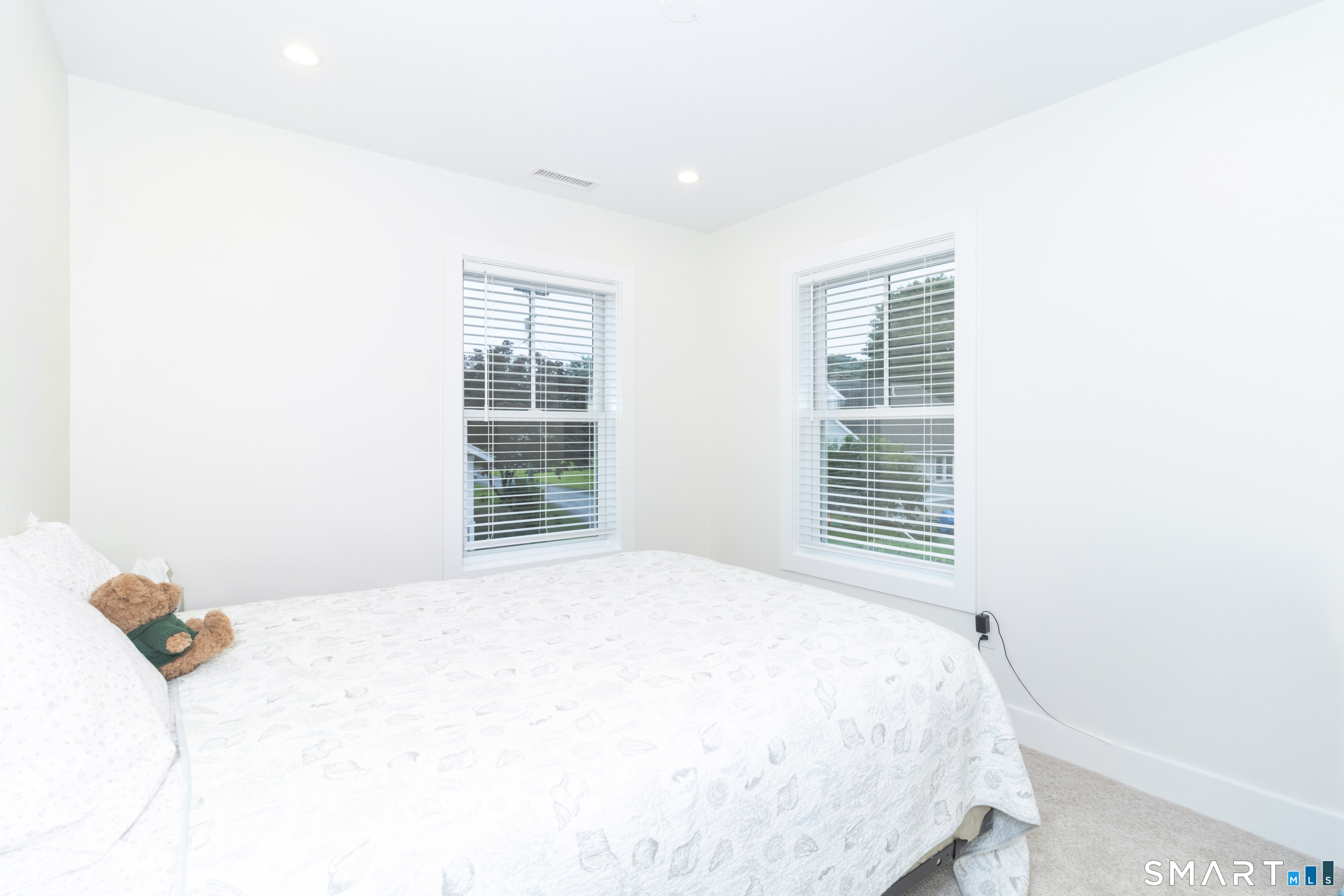 77 Reeves Avenue photo 24