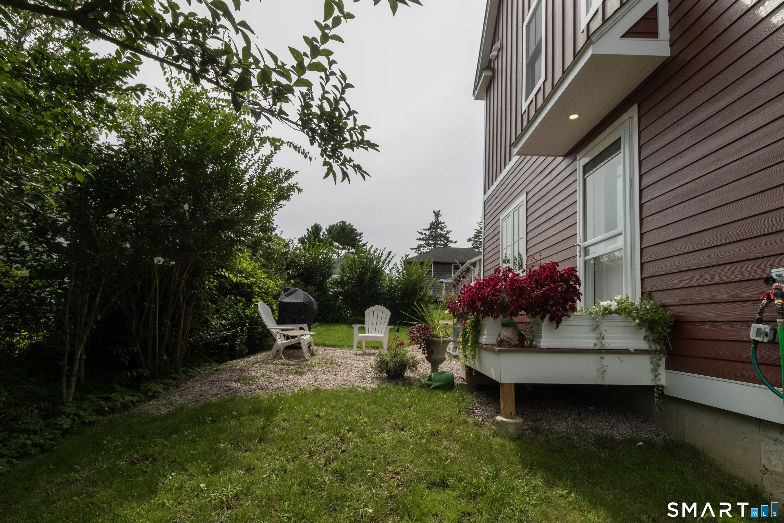 77 Reeves Avenue photo 4