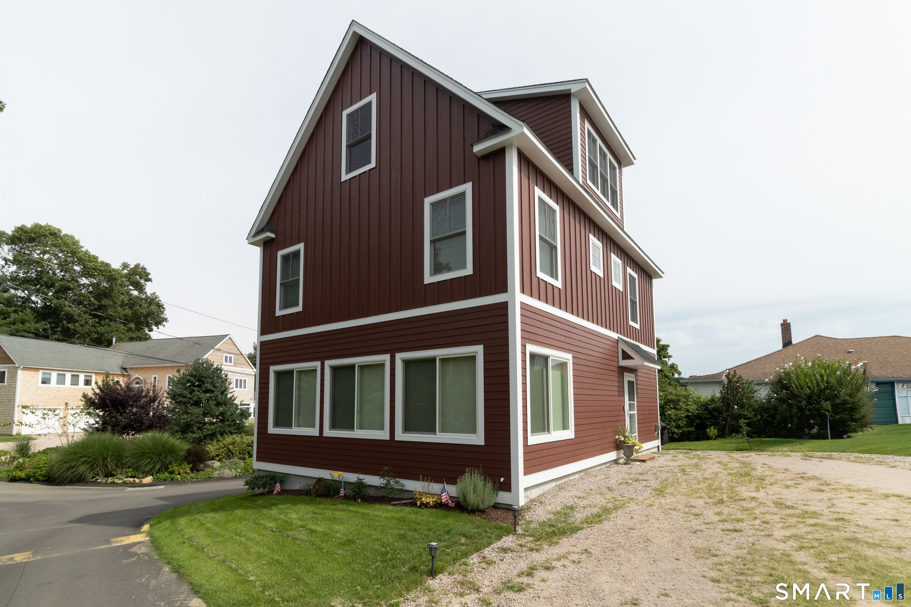 77 Reeves Avenue photo 5