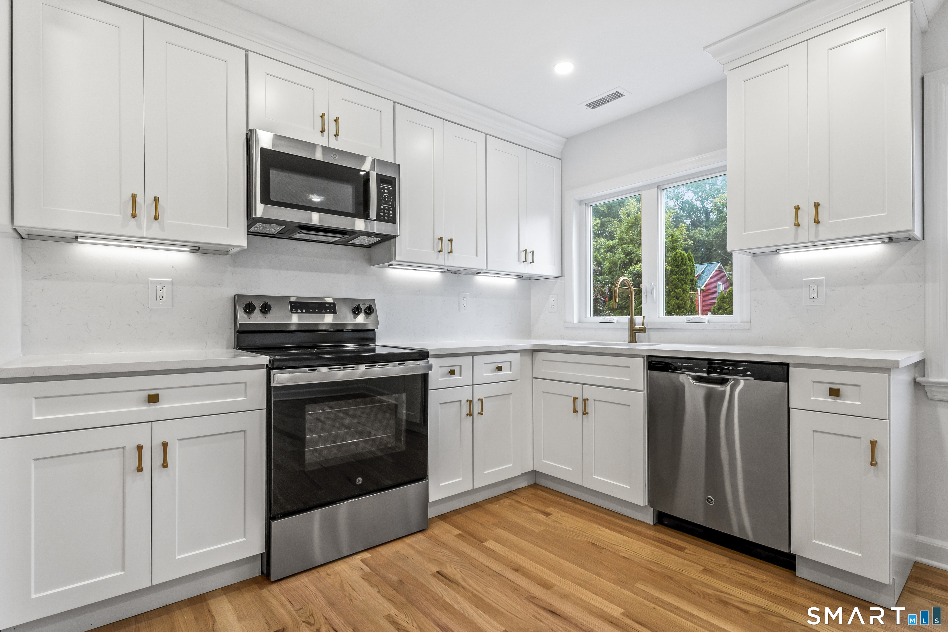 20 Woodlawn Avenue, Norwalk, Connecticut photo 3