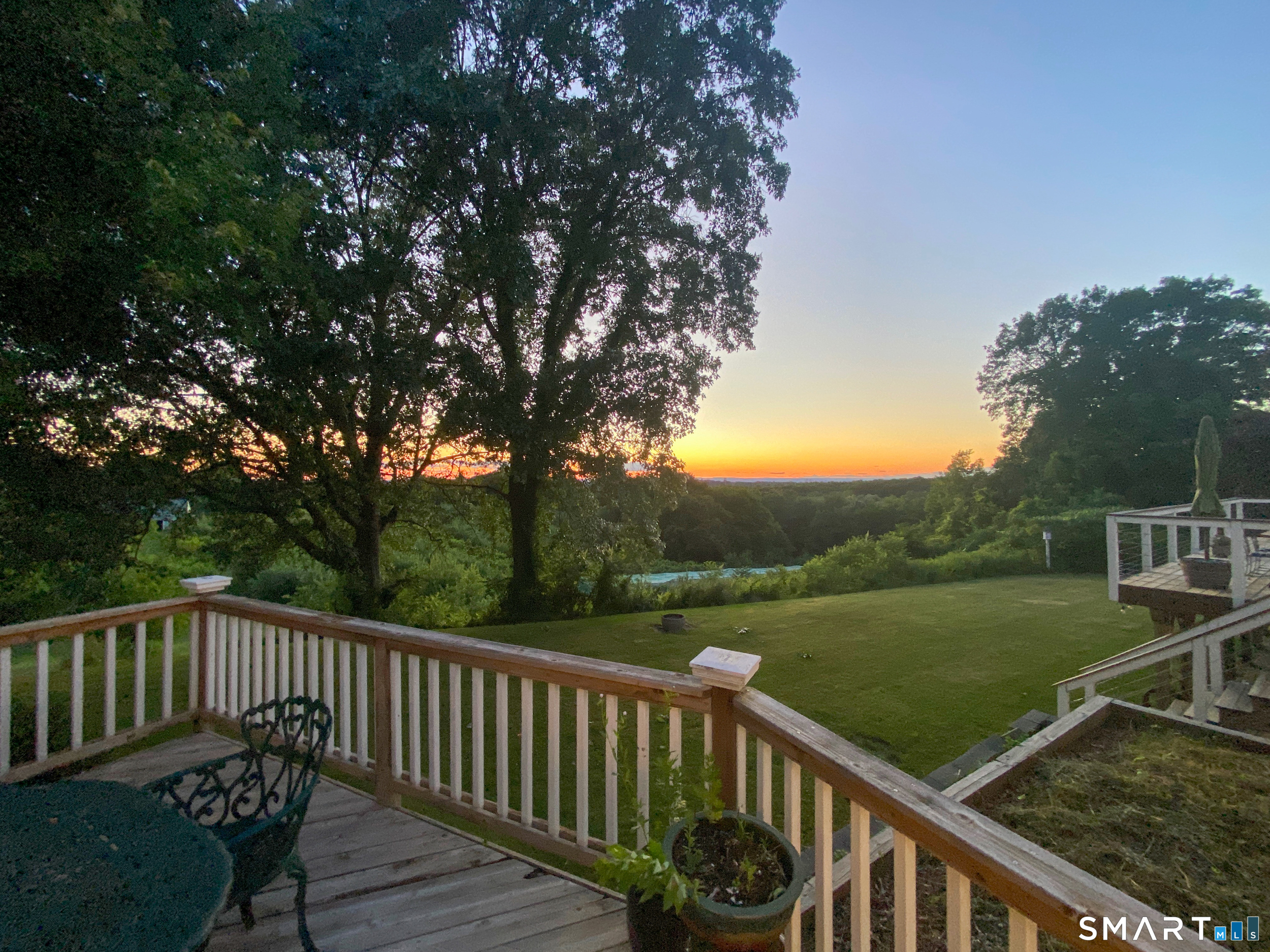 571 Woodland Street photo 31