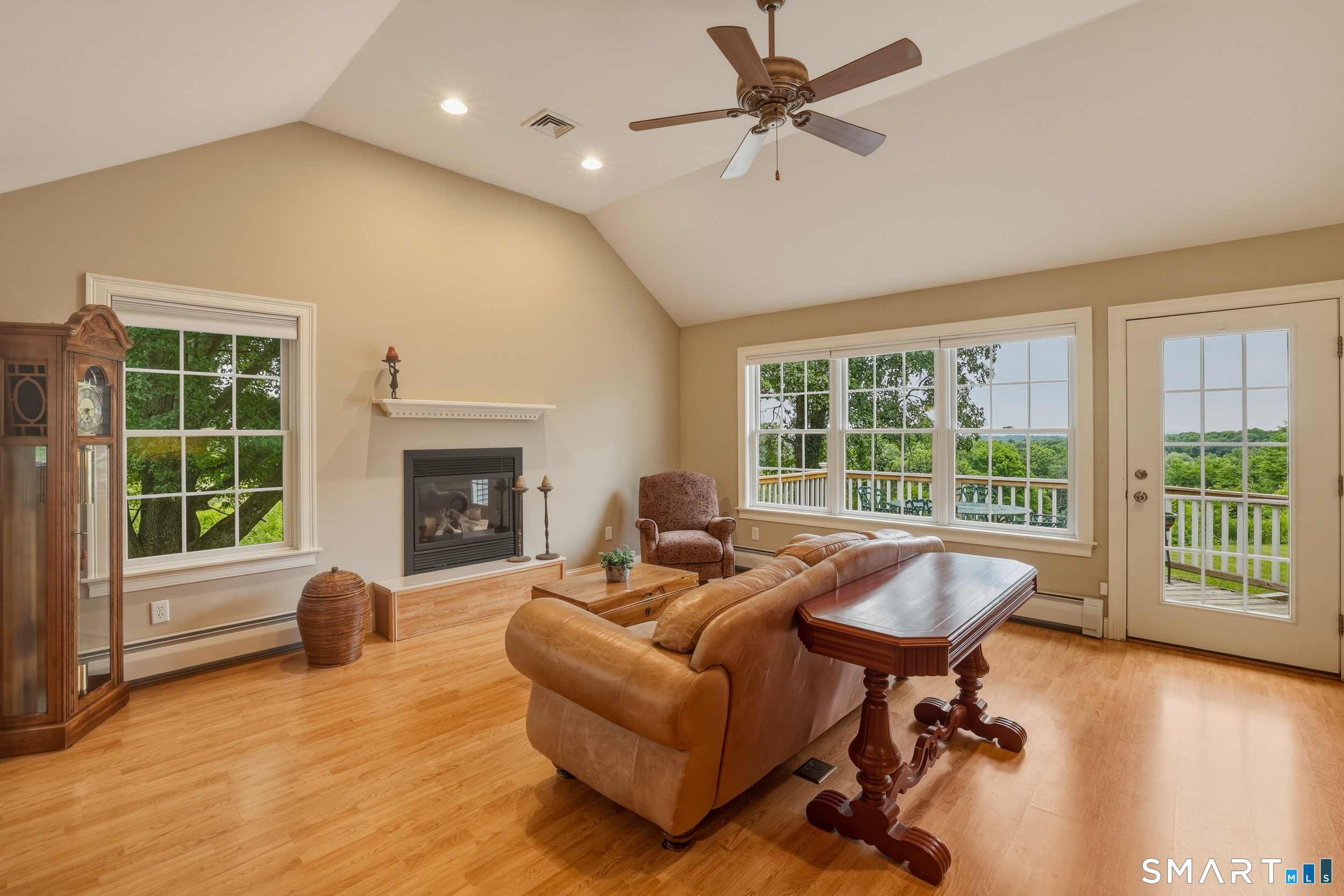571 Woodland Street photo 23
