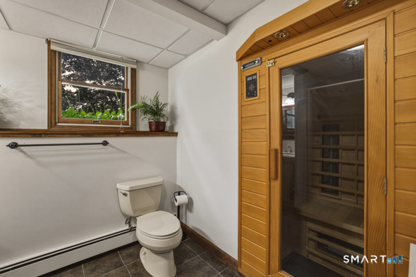 571 Woodland Street photo 32