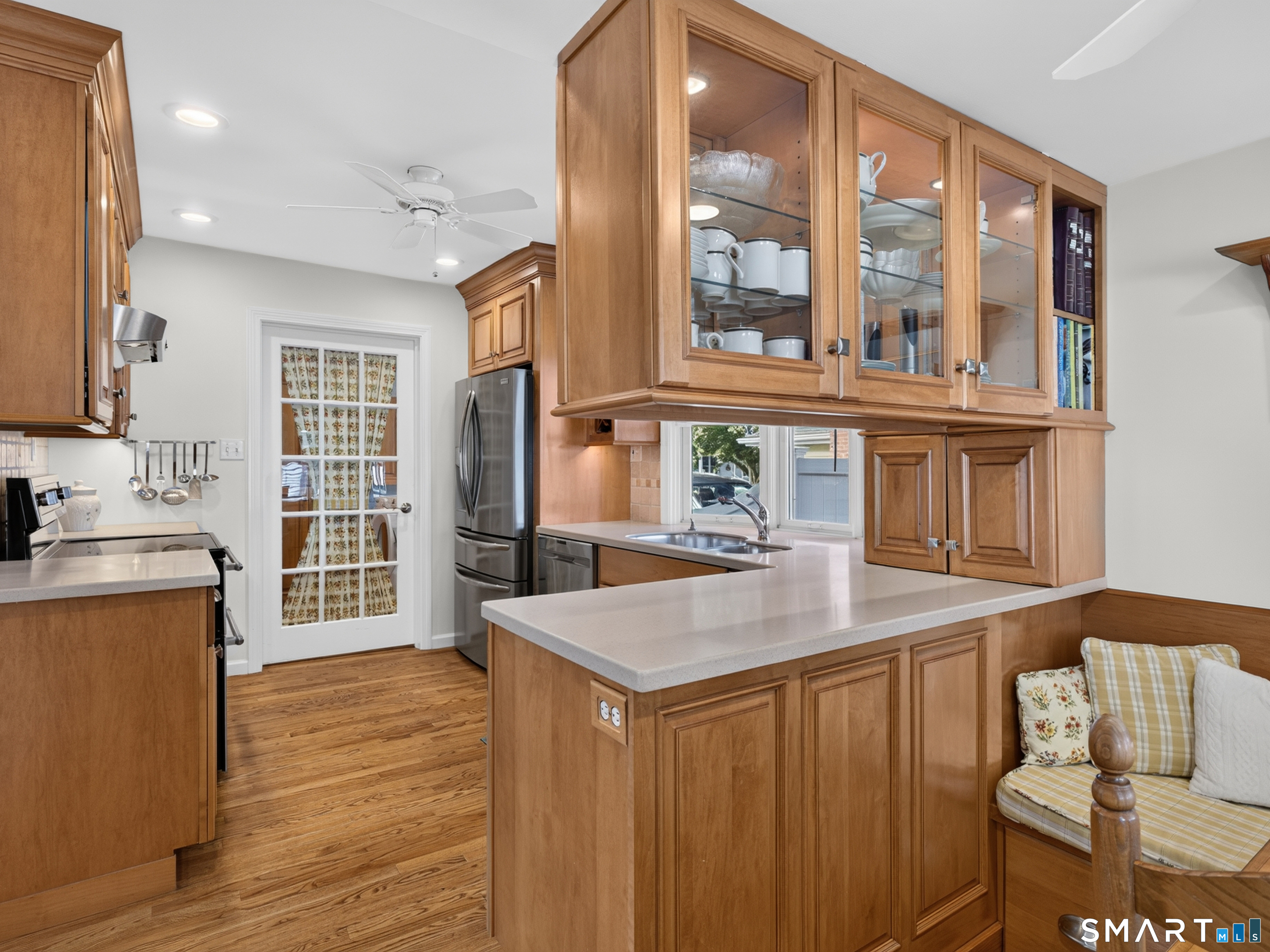 30 Neptune Drive photo 12