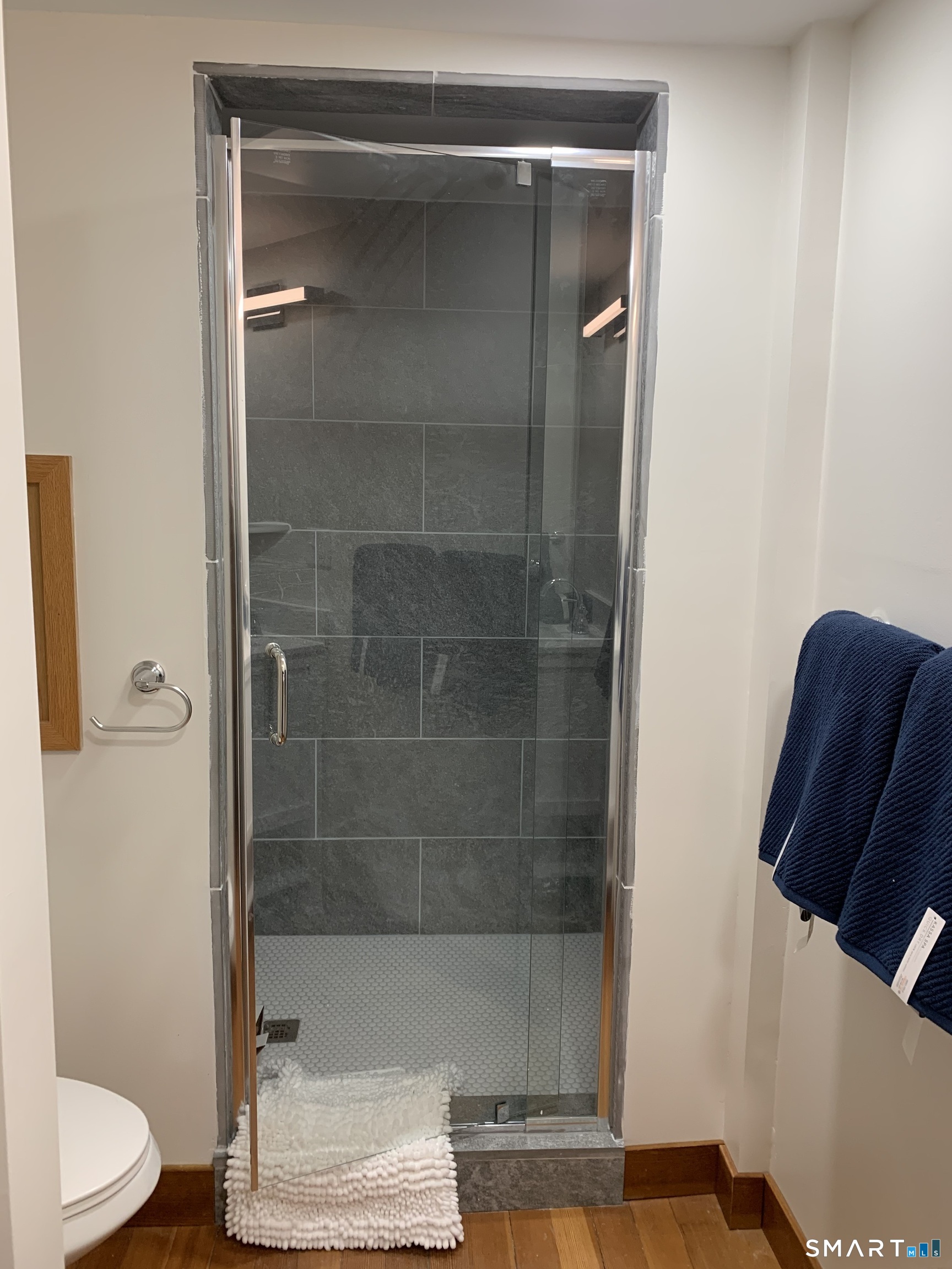 There is not a tub in this apartment