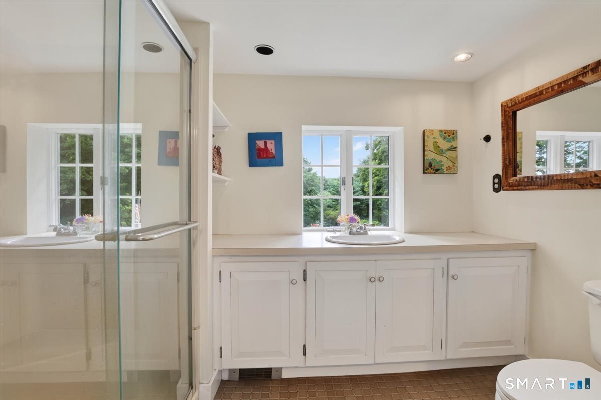 635 Northfield Road photo 20
