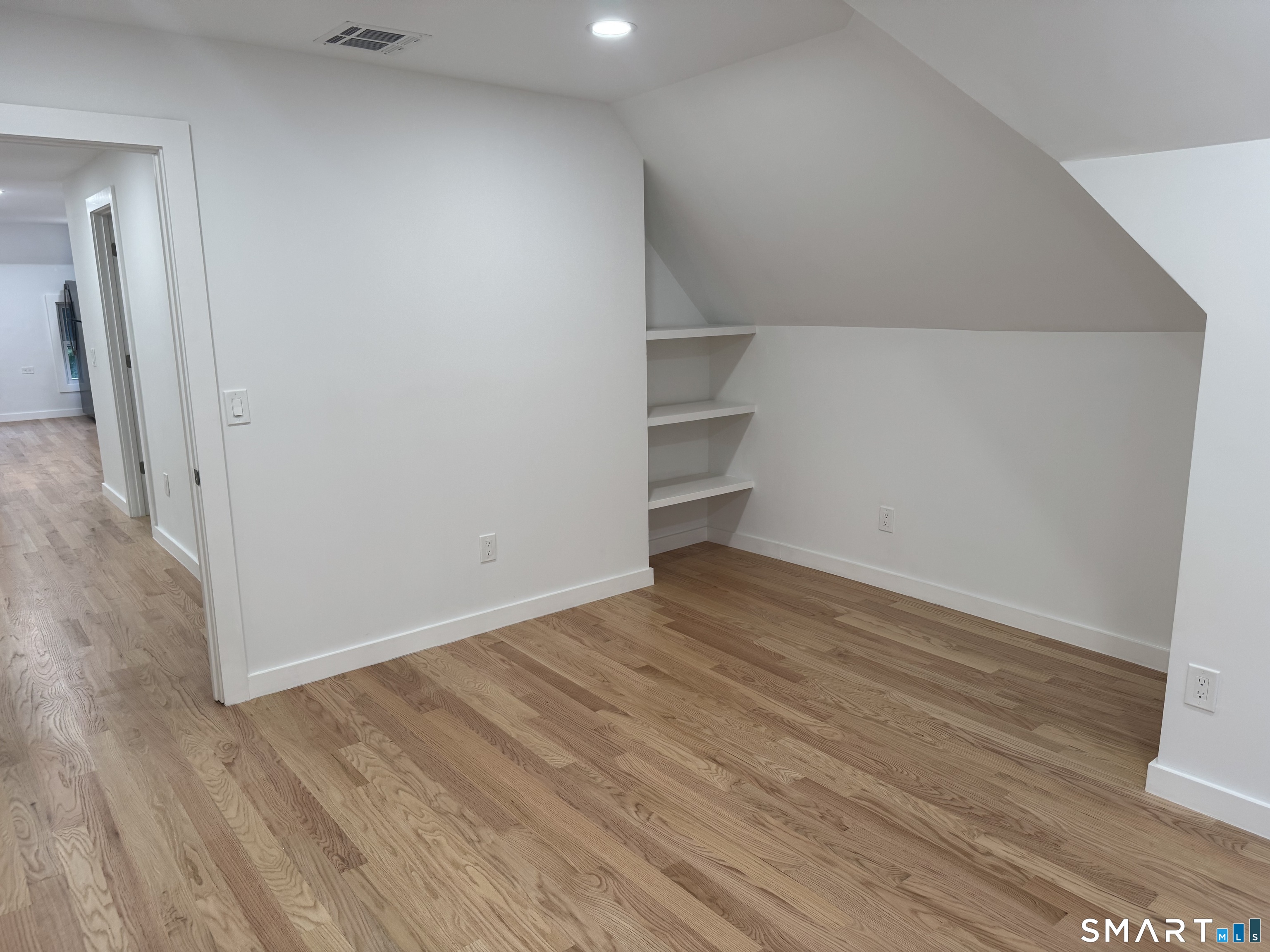 Foto 7 de Apartamento en renta en 263 Hawley Avenue #3Rd Floor, Bridgeport, CT — $1,950/mes