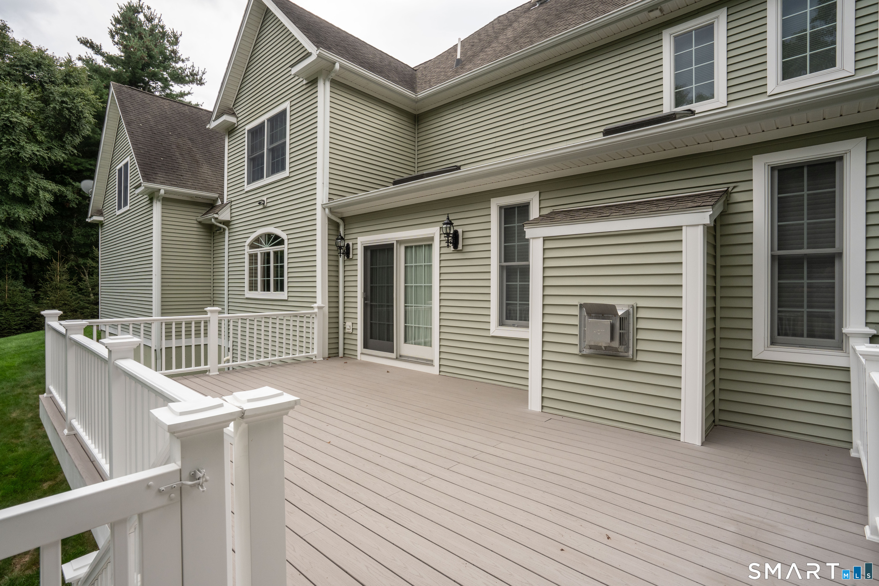 16 Hendrickson Lane photo 38