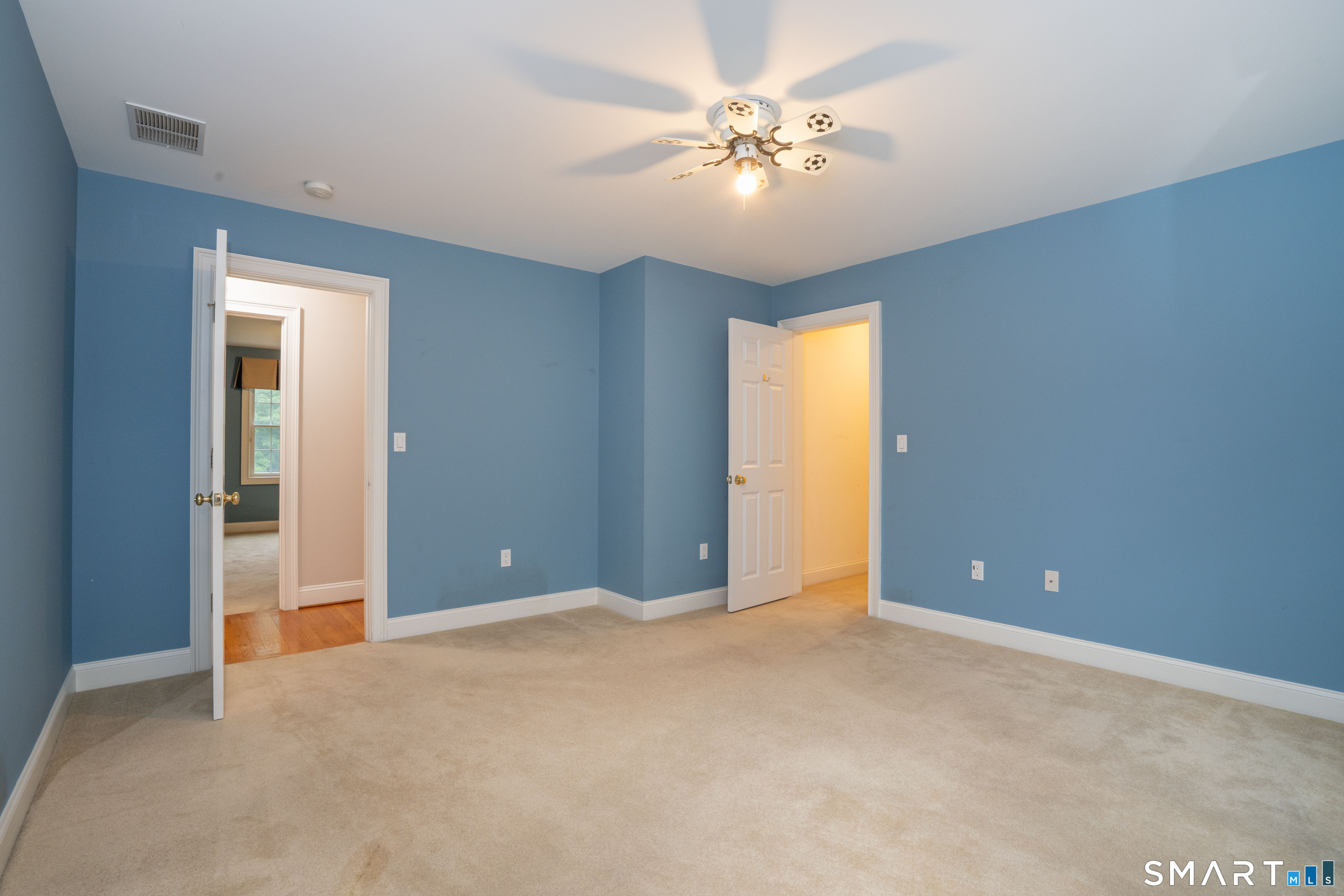16 Hendrickson Lane photo 32