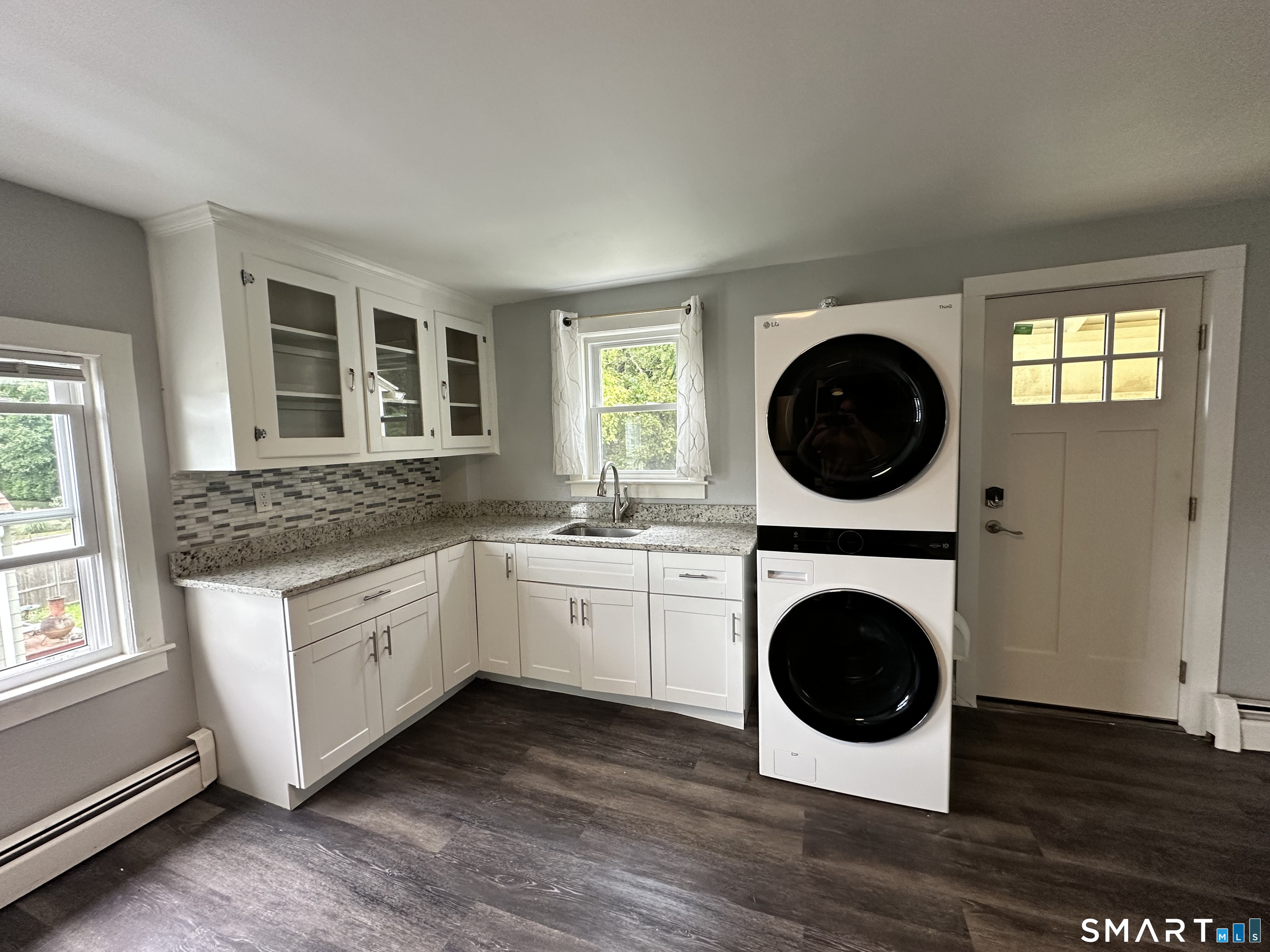 18 Noyes Ave (Pawcatuck) Unit #2 photo 2