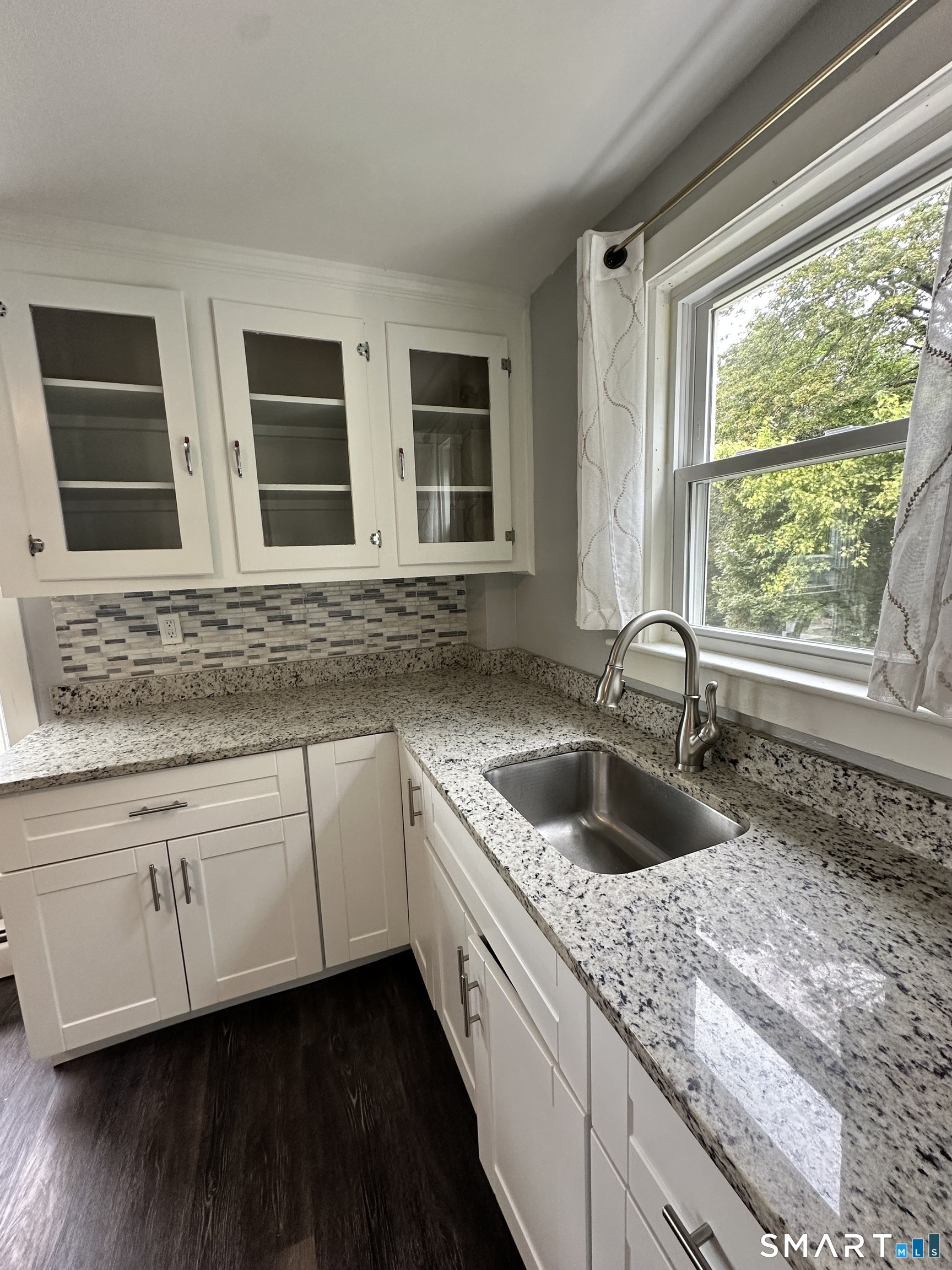 18 Noyes Ave (Pawcatuck) Unit #2 photo 3